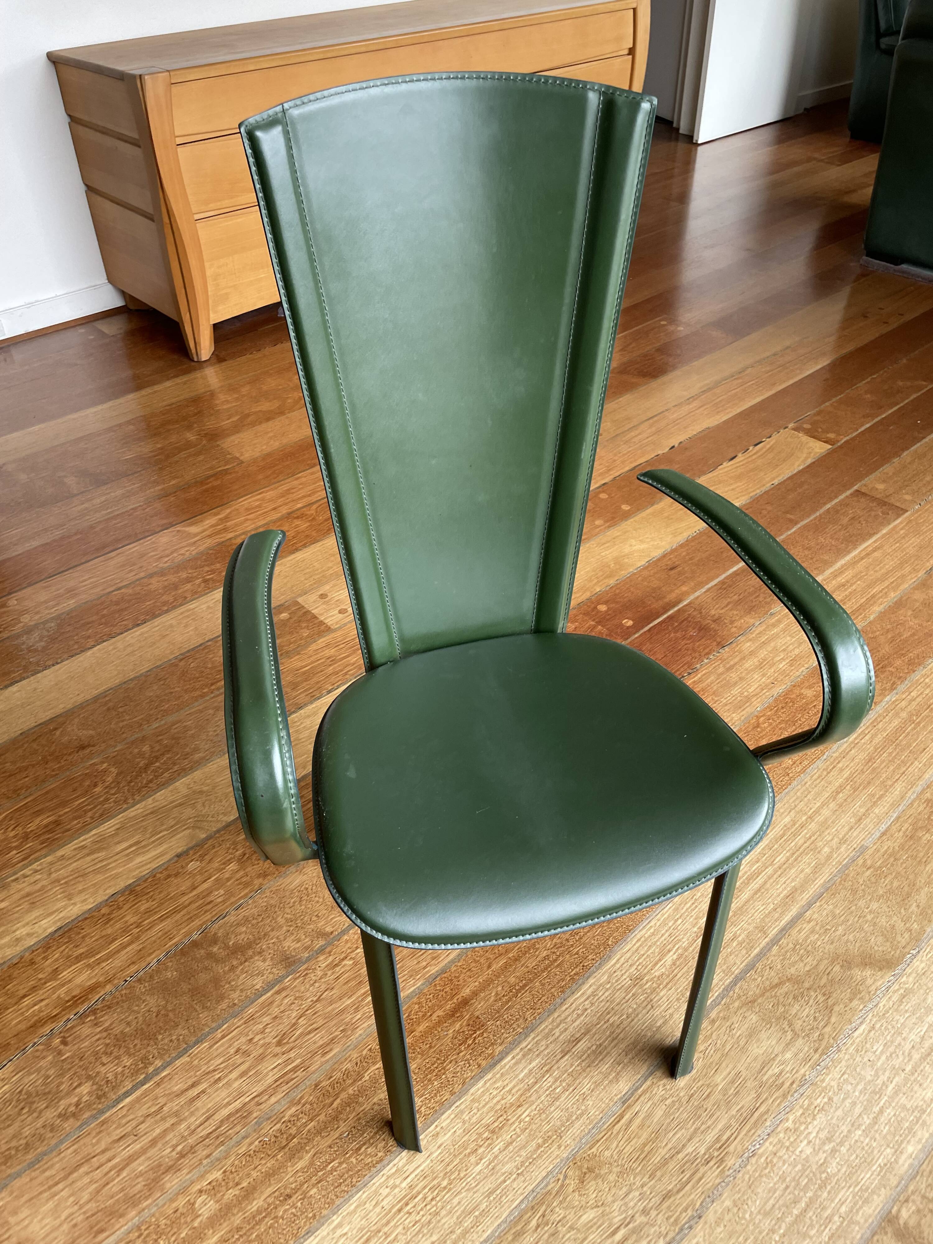6 chaises attribuées à Costantini en cuir vert