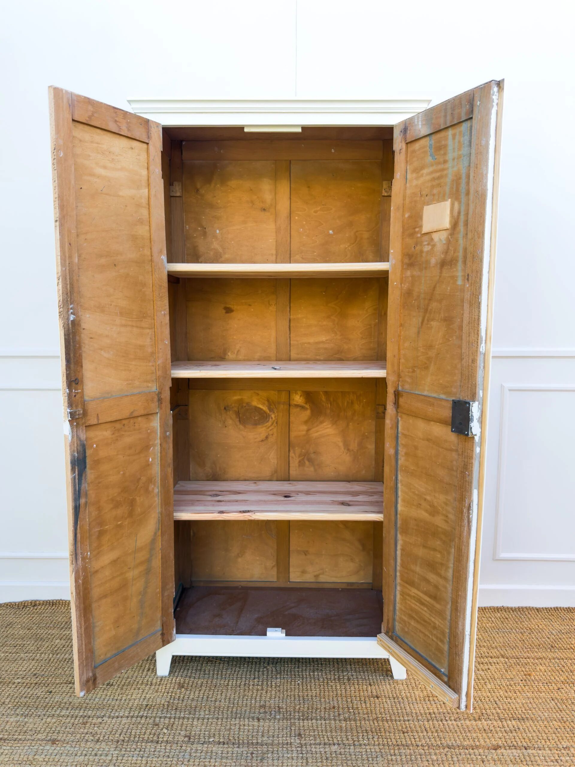 Armoire parisienne
