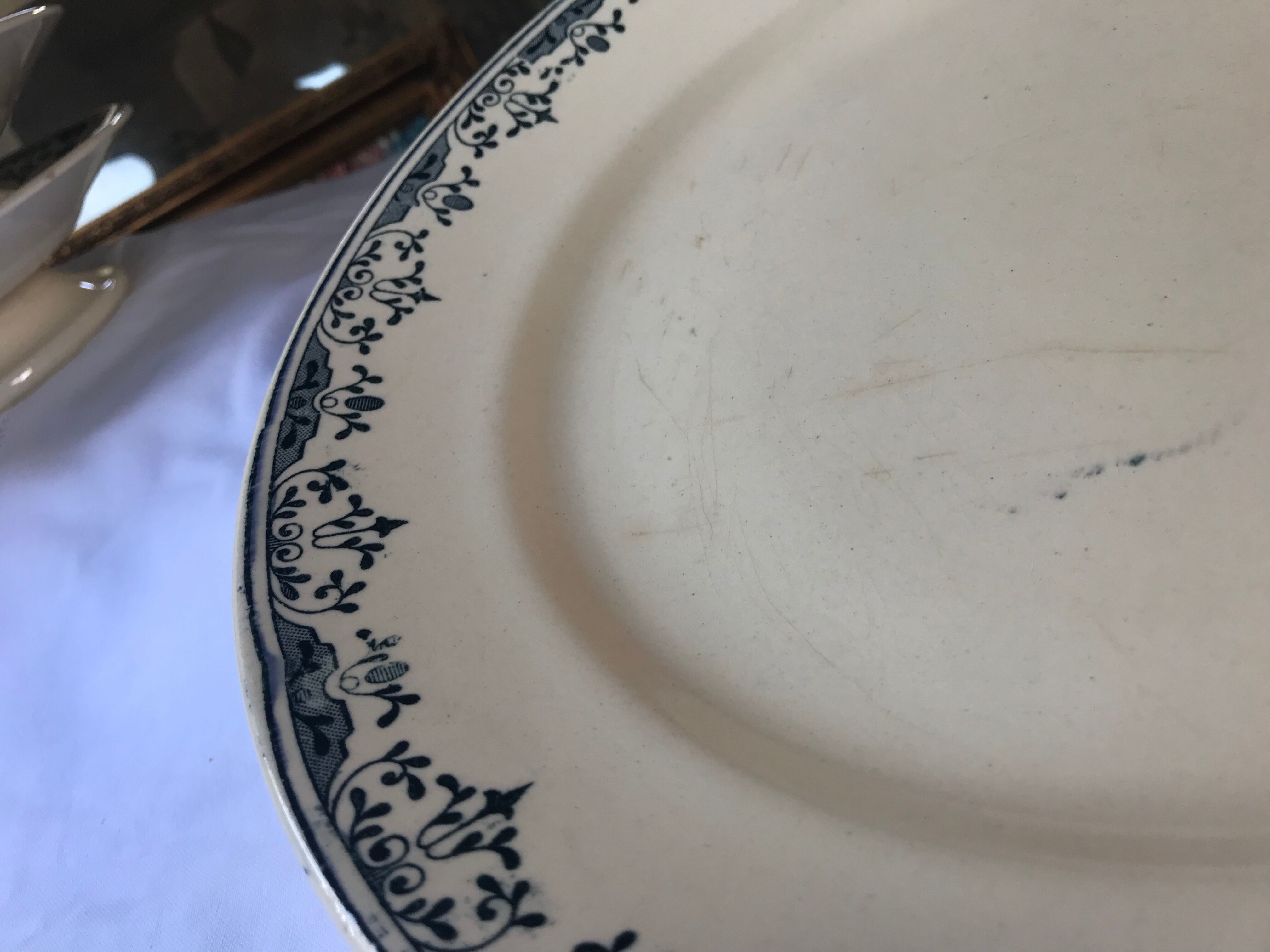 Round serving dish from the Longchamp earthenware factory, Doria model. Iron Land