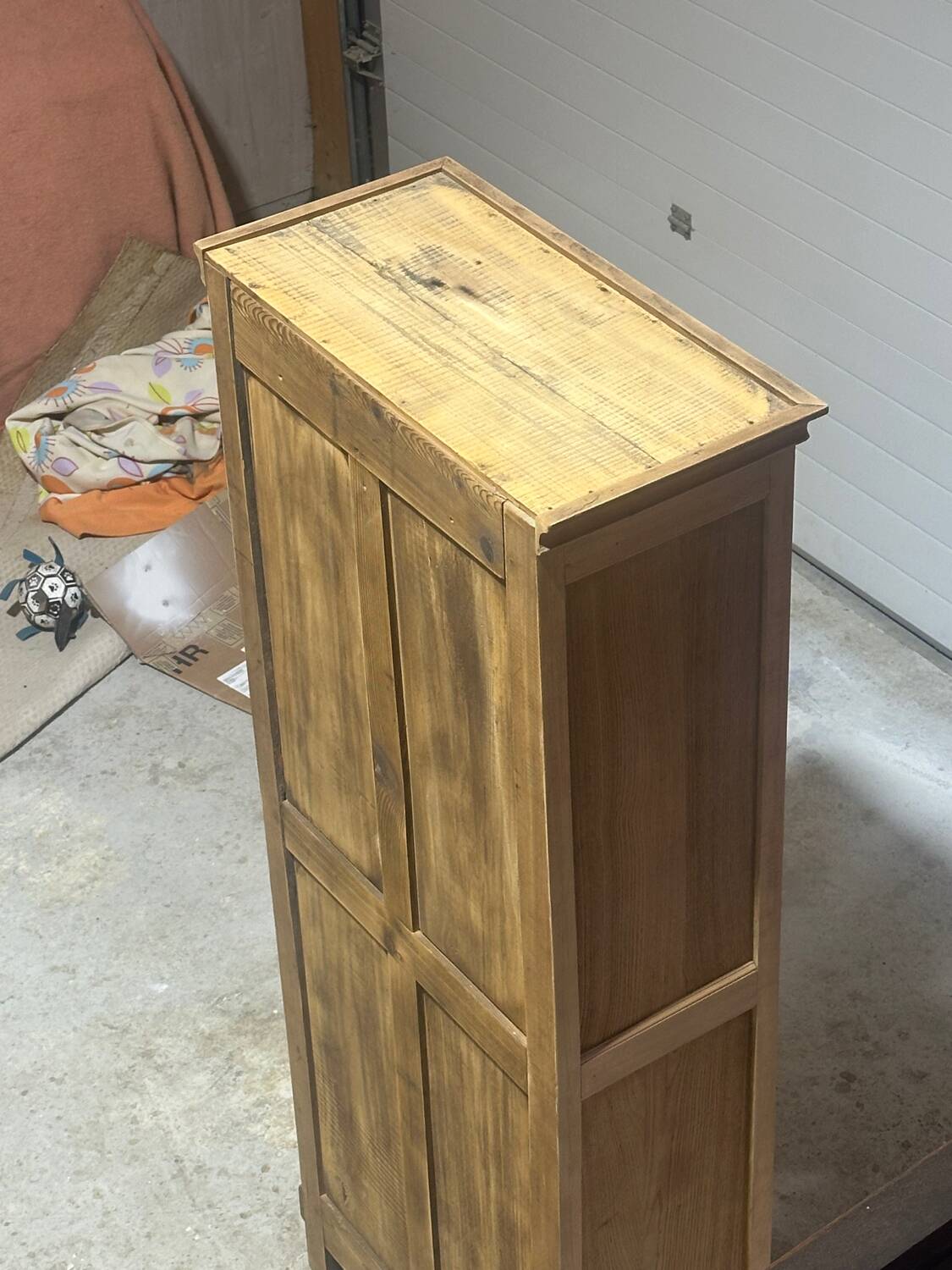 Antique display cabinet in oak and walnut, Louis XVI style.