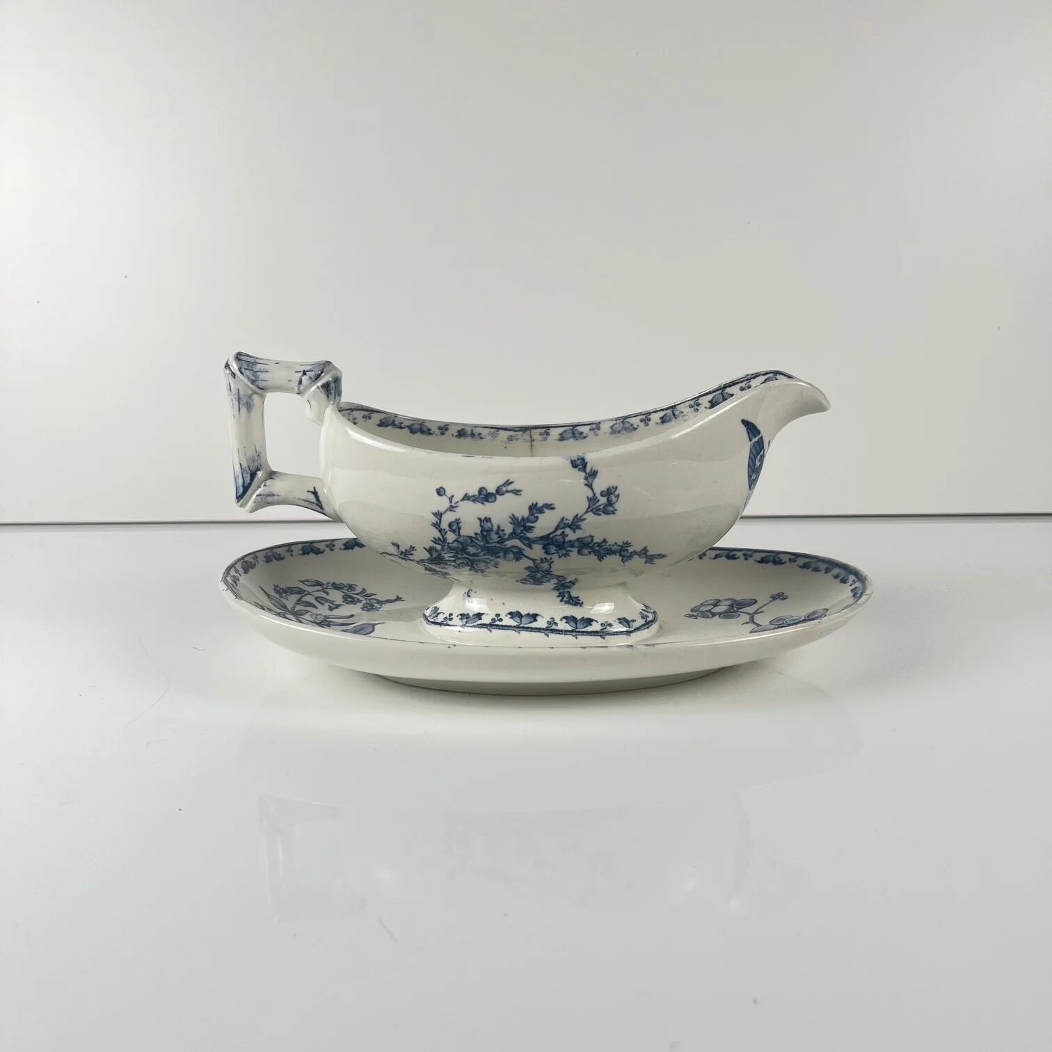 Saucière terre de fer "Carmen", Sarreguemines, bleu, 1875-1900