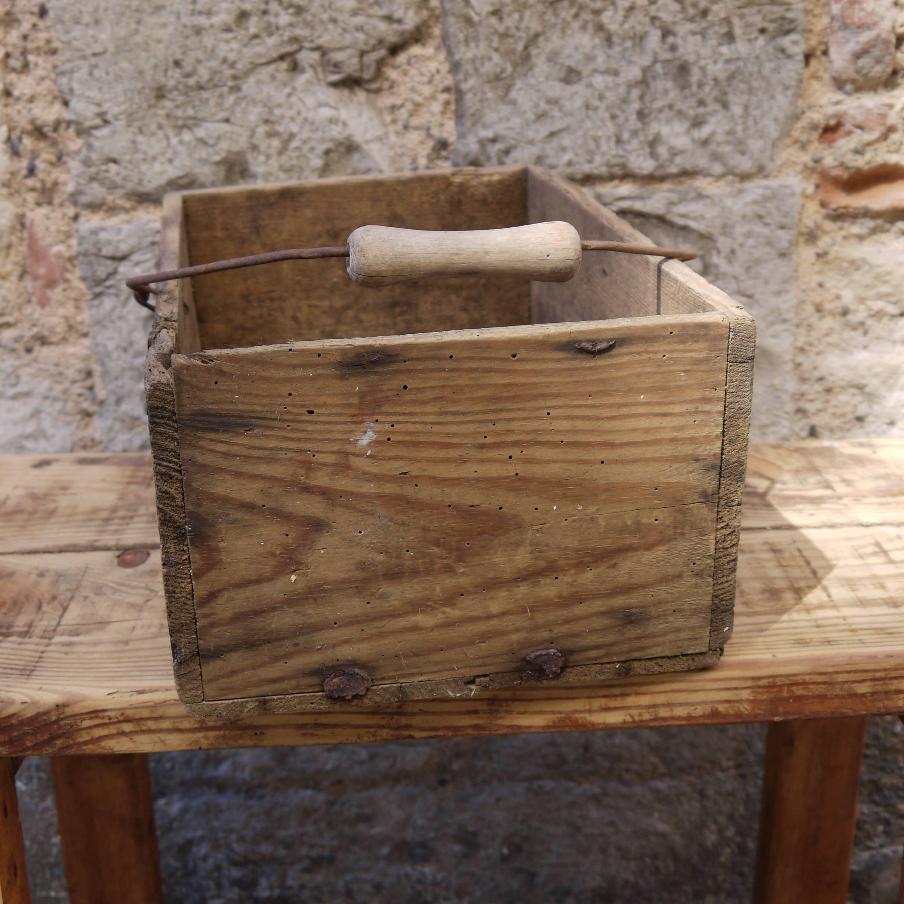 Wooden crate with handle