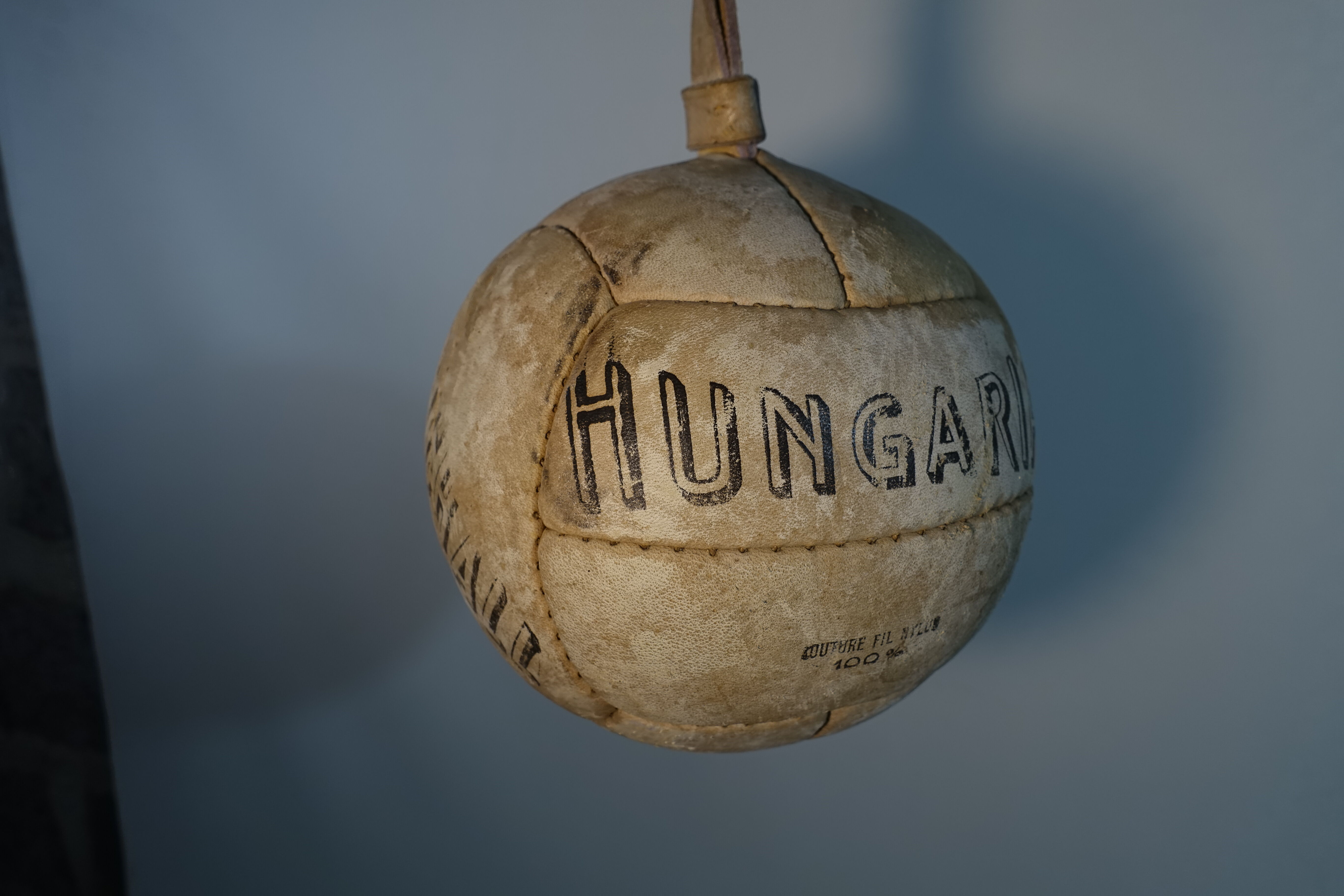 Ballon en cuir cousu " Slingball " Hungaria 1960