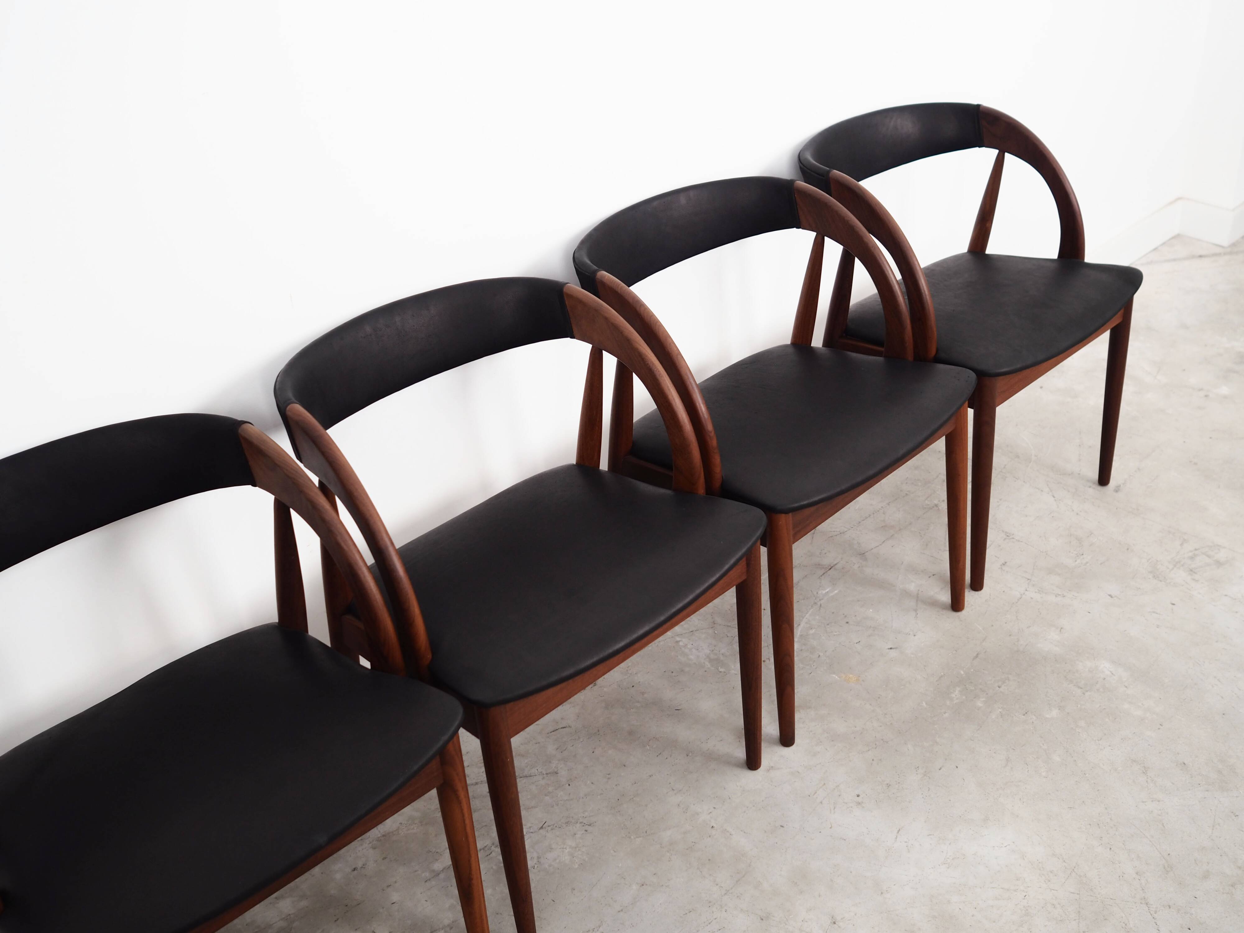 Ensemble de quatre chaises en teck, design danois, années 1970, fabricant : Orte Mobelfabrik