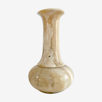 Vase en albâtre