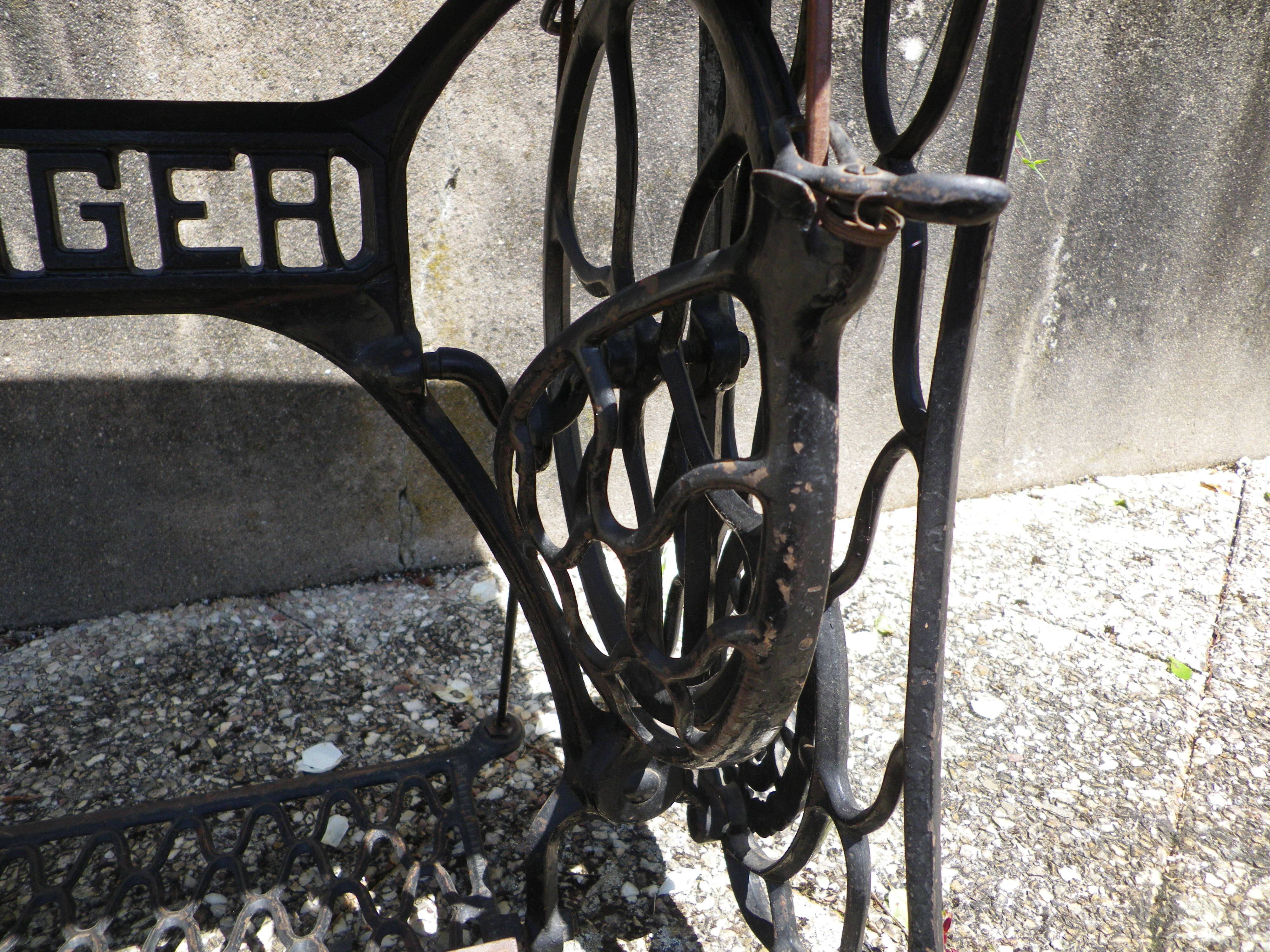 Singer sewing machine, 1928