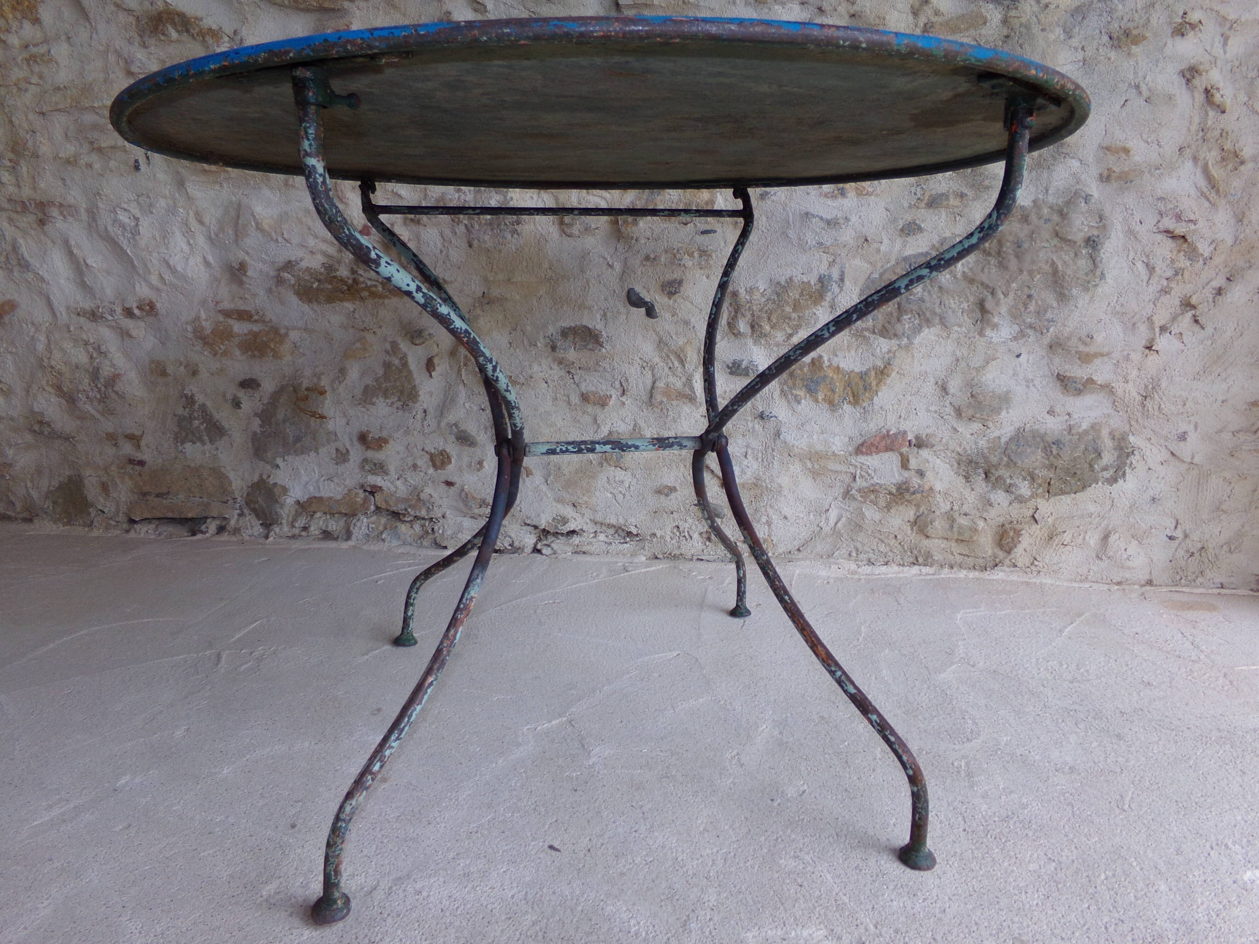 Ancienne table de jardin ronde en fer