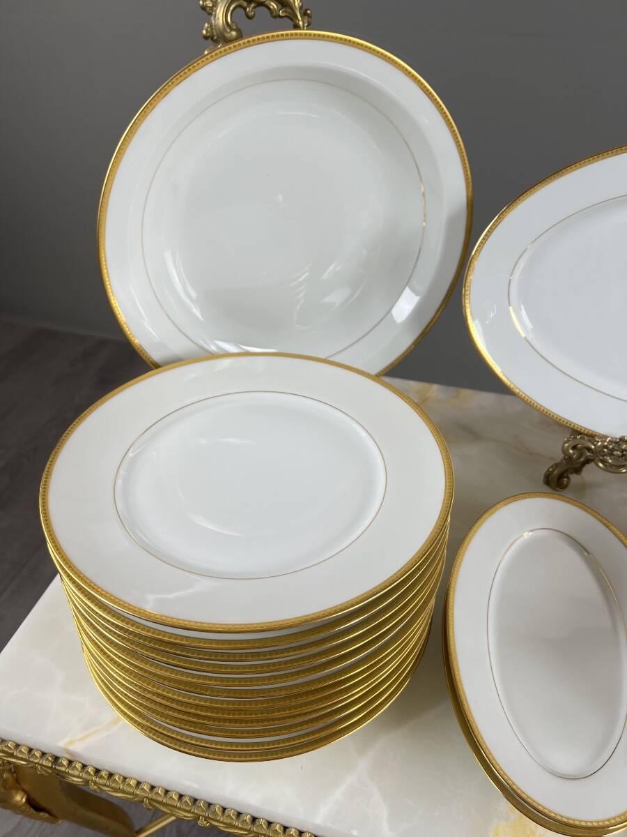 Limoges porcelain table service Jammey-Seignolles, Montreuil model, 30 pieces.
