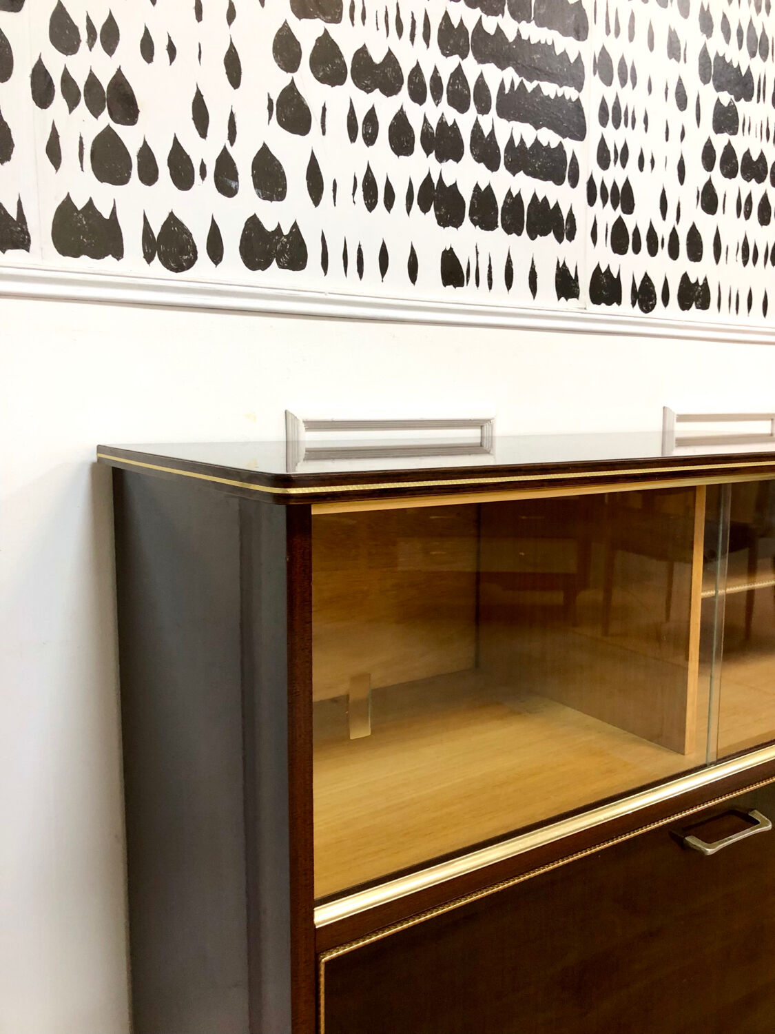 Showcase bar cabinet