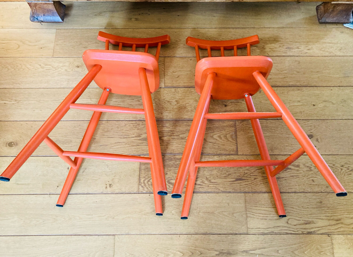 Vintage solid wood high chairs in Western style for children.