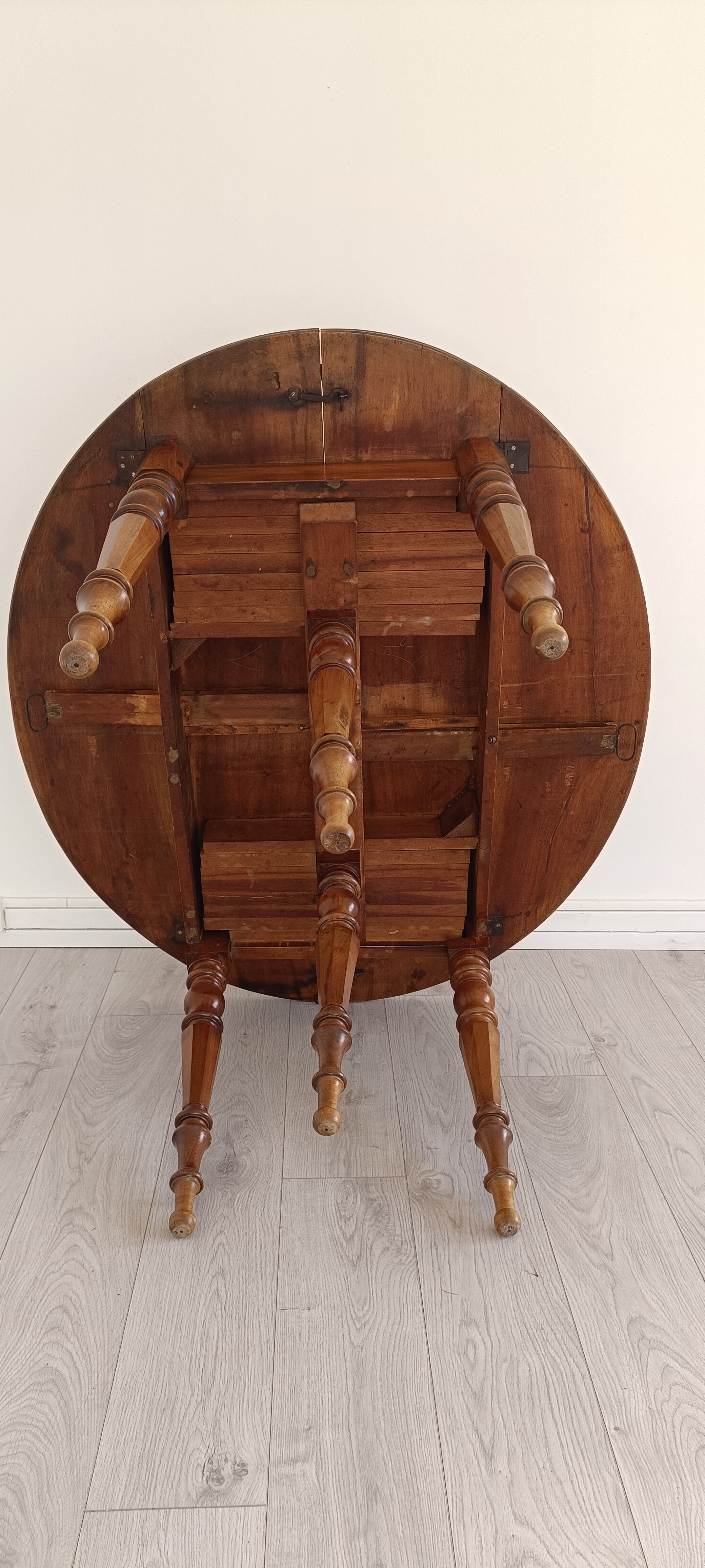 Table Louis Philipe old walnut 6 legs