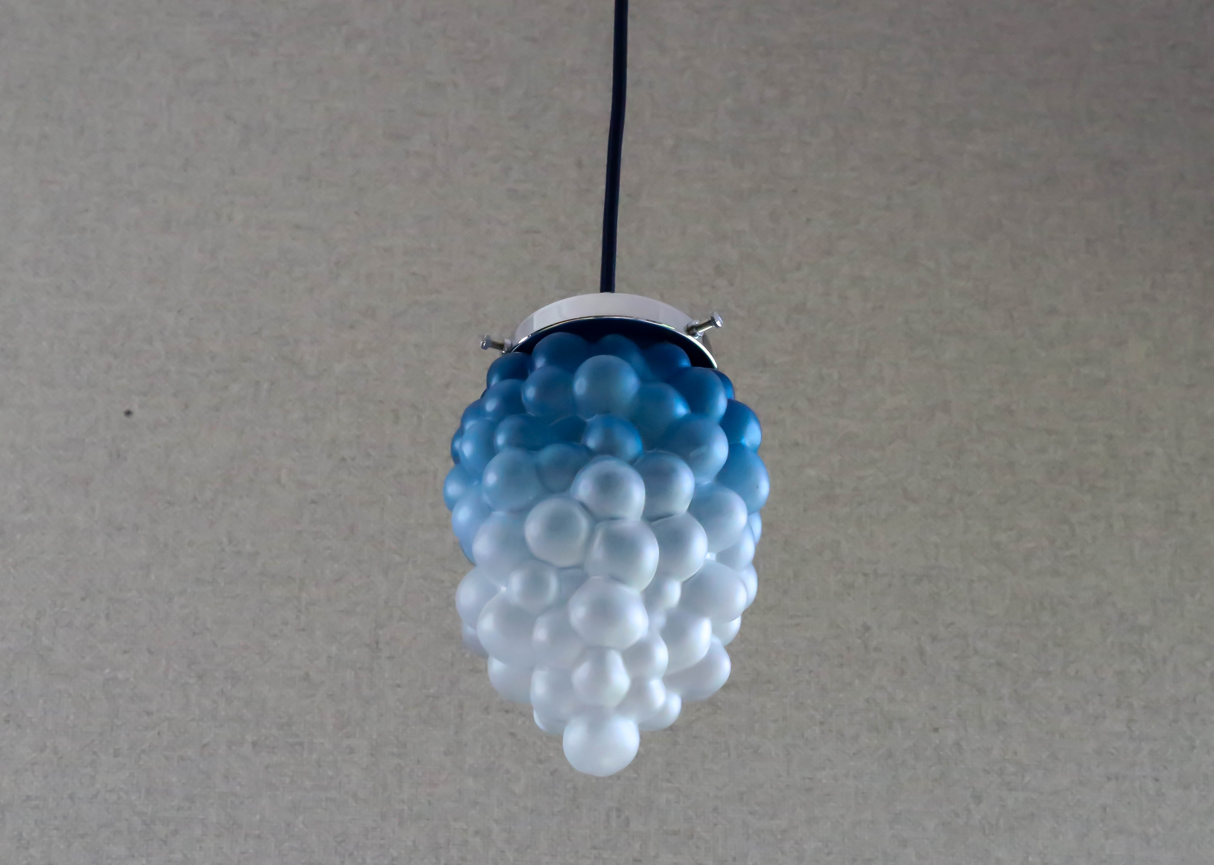 Suspension old cluster in translucent blue and white glass