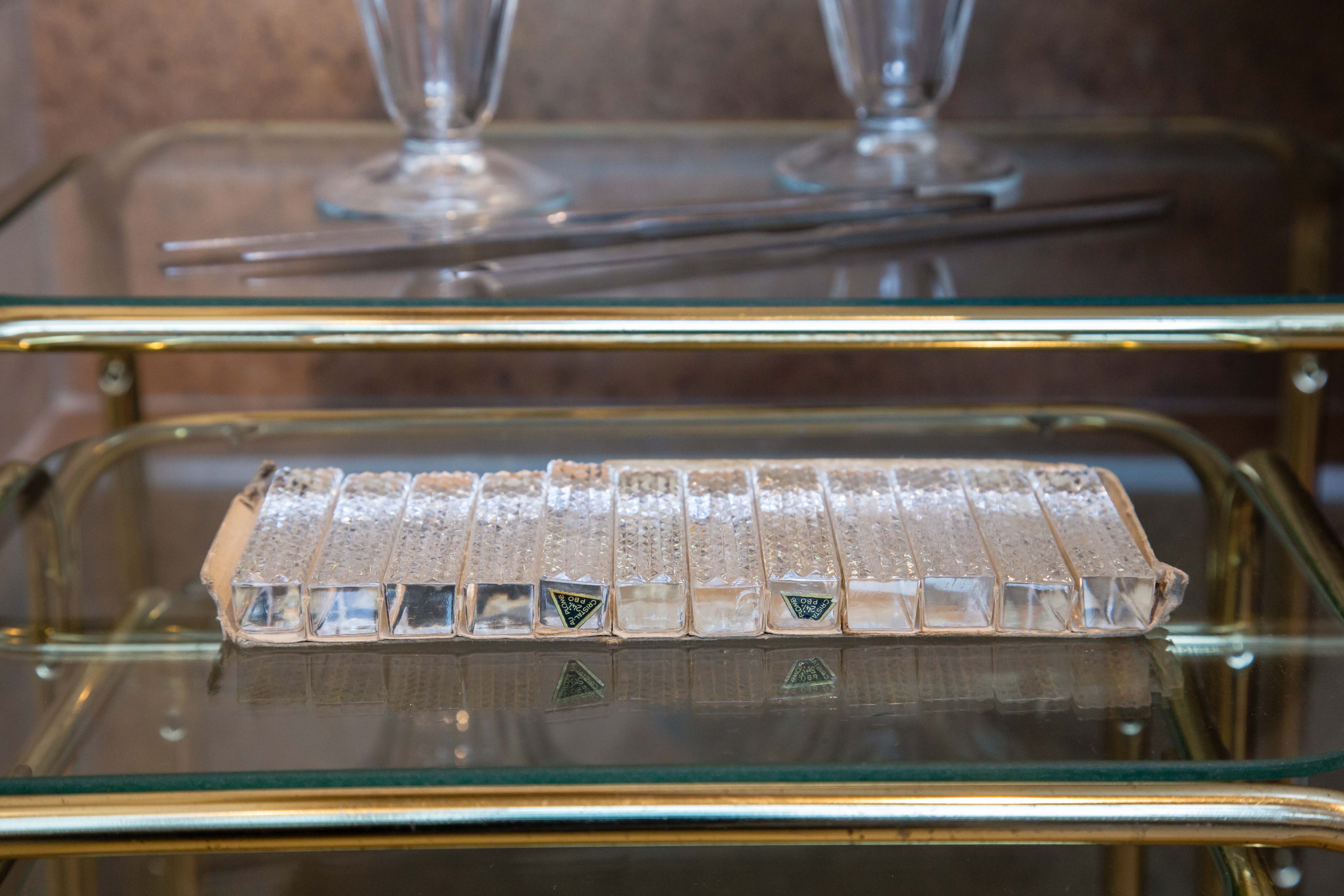 Crystal knife holder