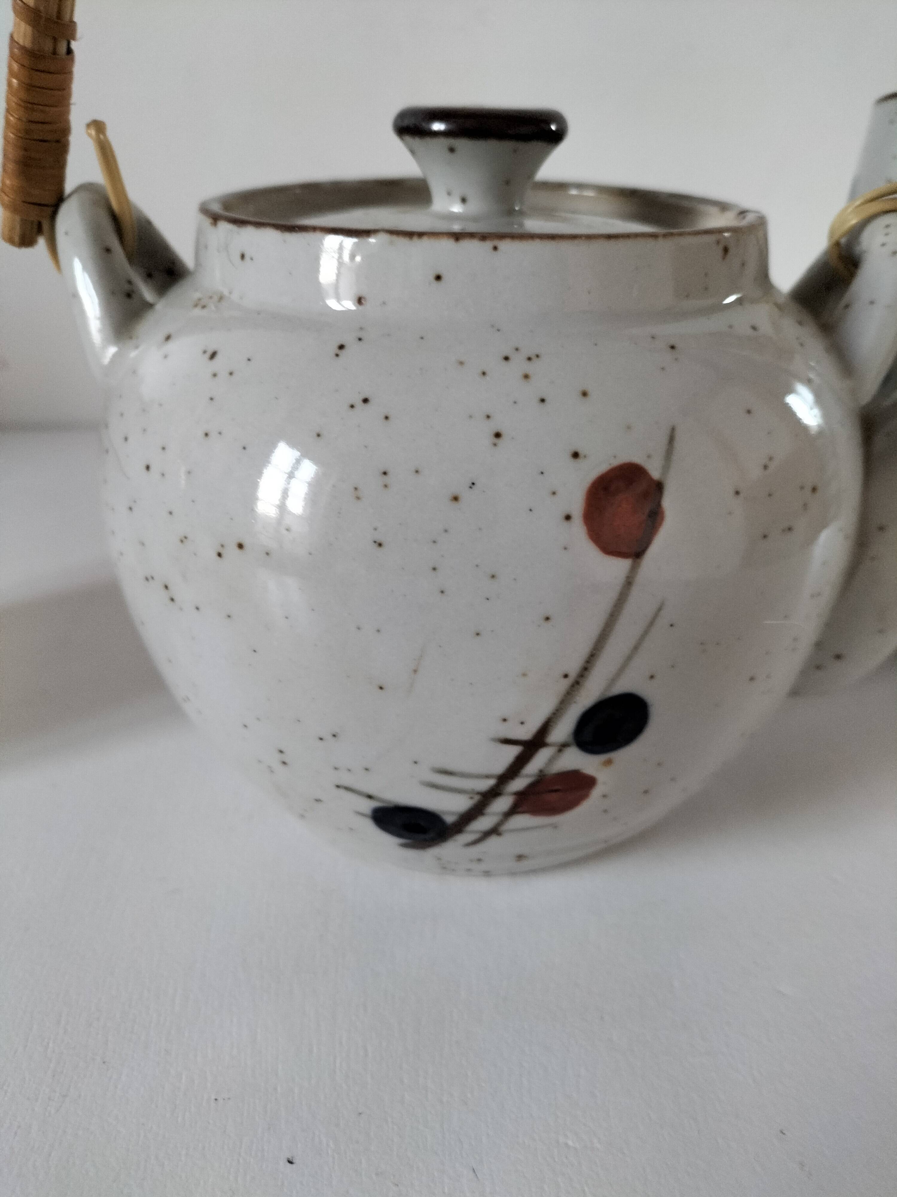 Japanese teapot and cups