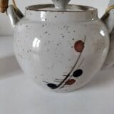 Japanese teapot and cups