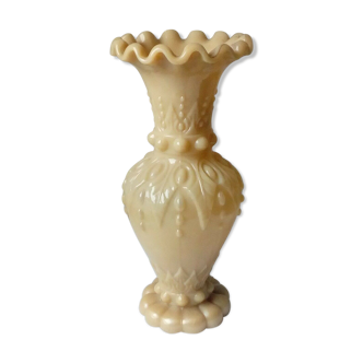 Vase en opaline de foire debut 20 eme