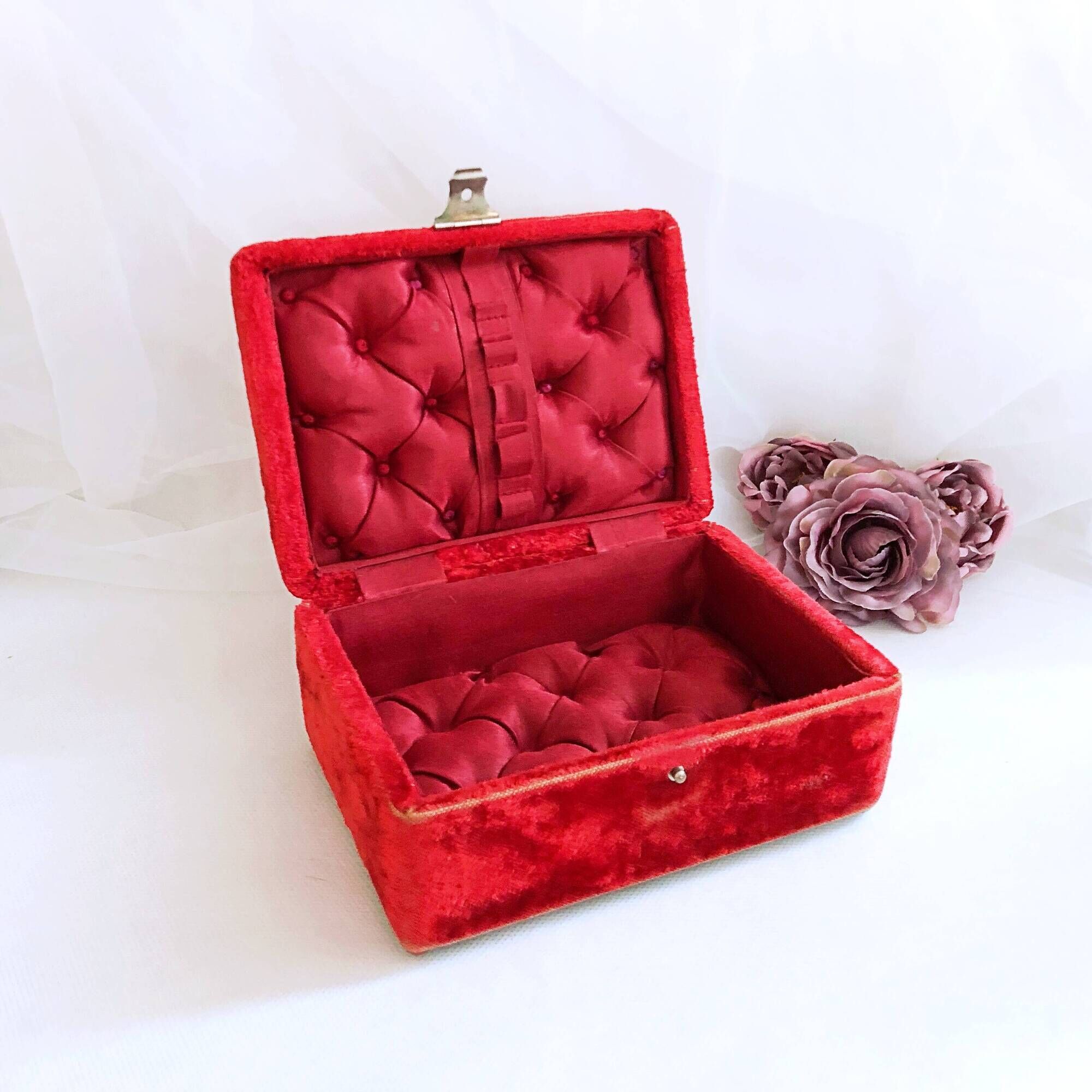 Sewing box padded with red silk, Napoleon III style