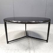 Table basse brutaliste en acier sculpté, années 1970