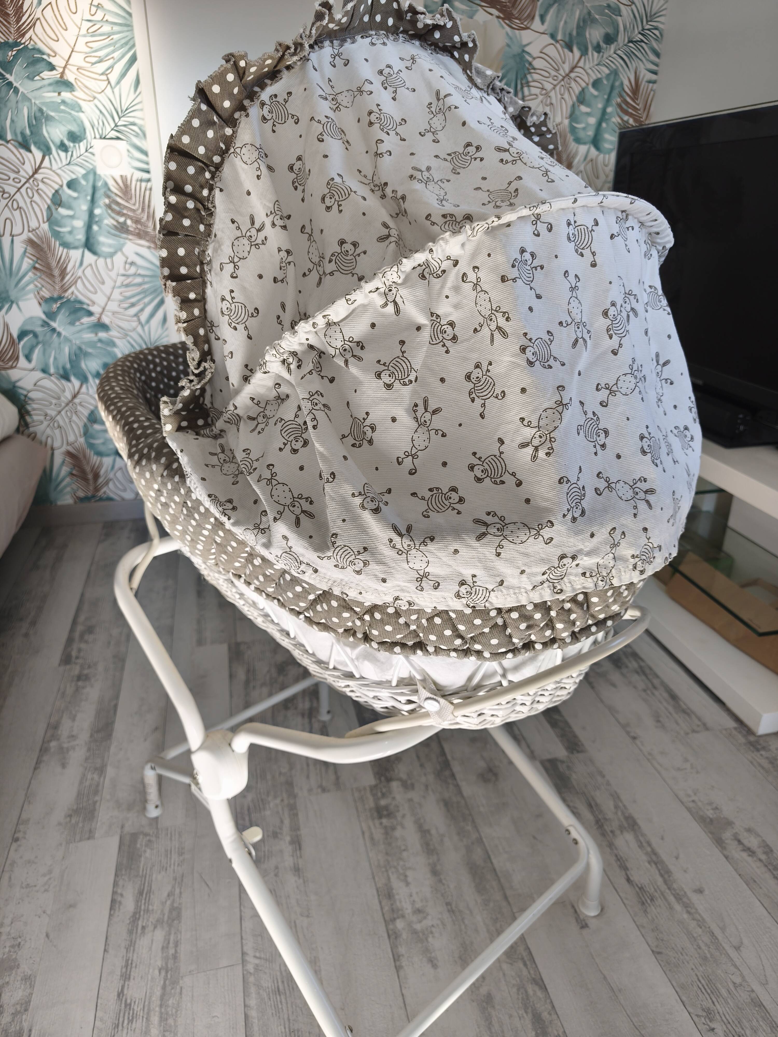 Wicker bassinet on legs