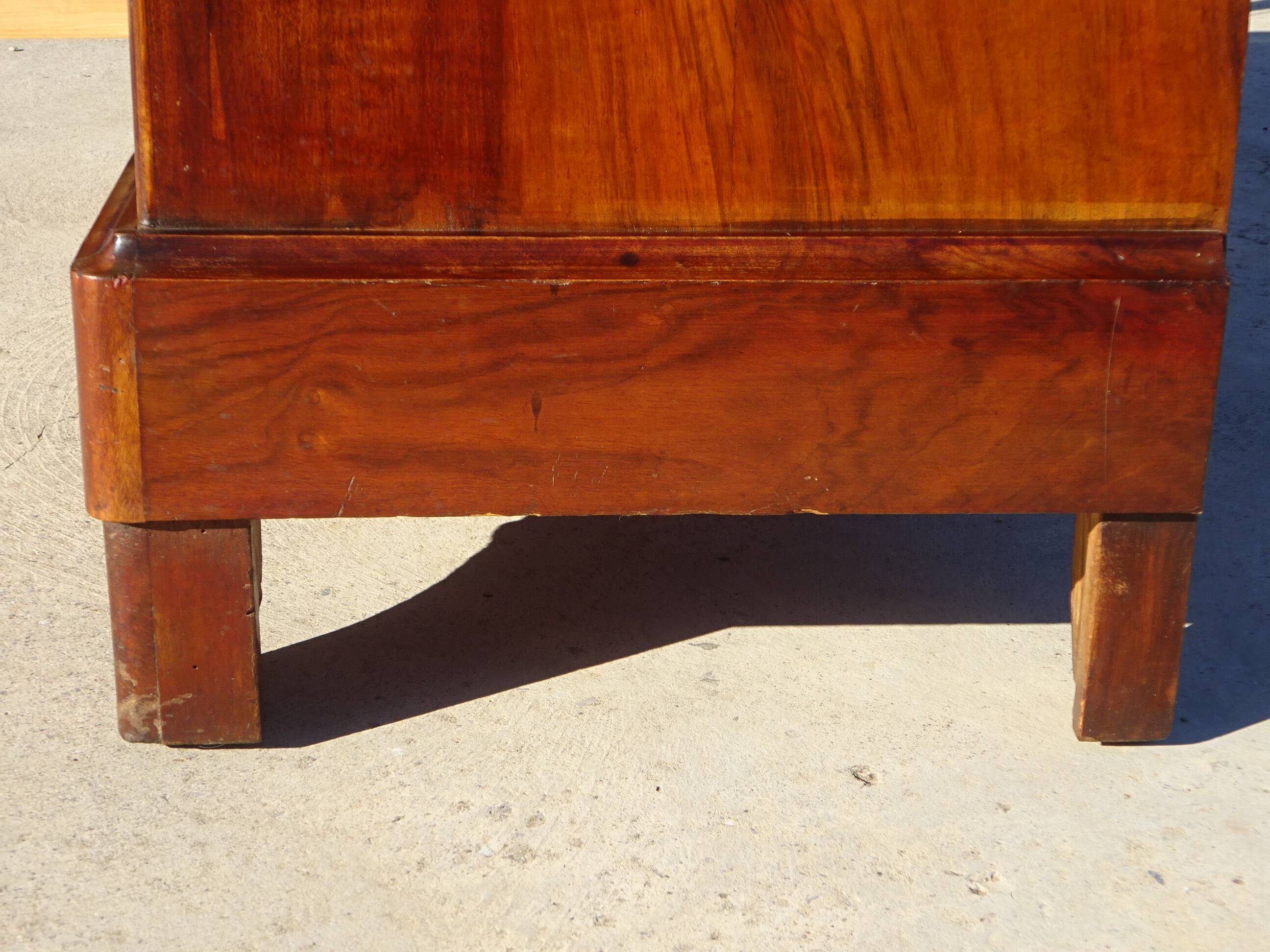 Antique mahogany chest of drawers with white marble.