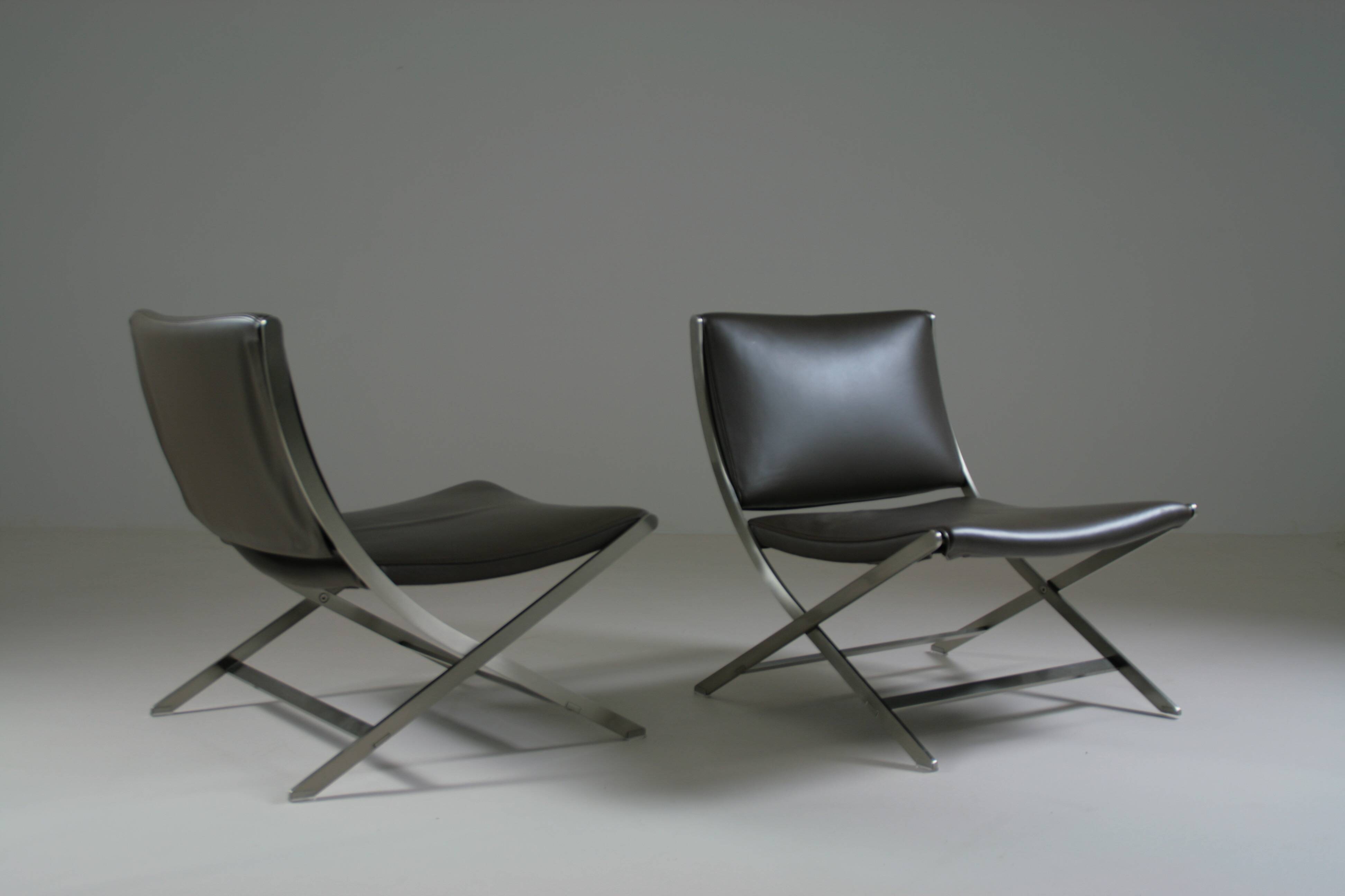 Pair of Flexform leather low chairs, Peter model, by Antonio Citterio