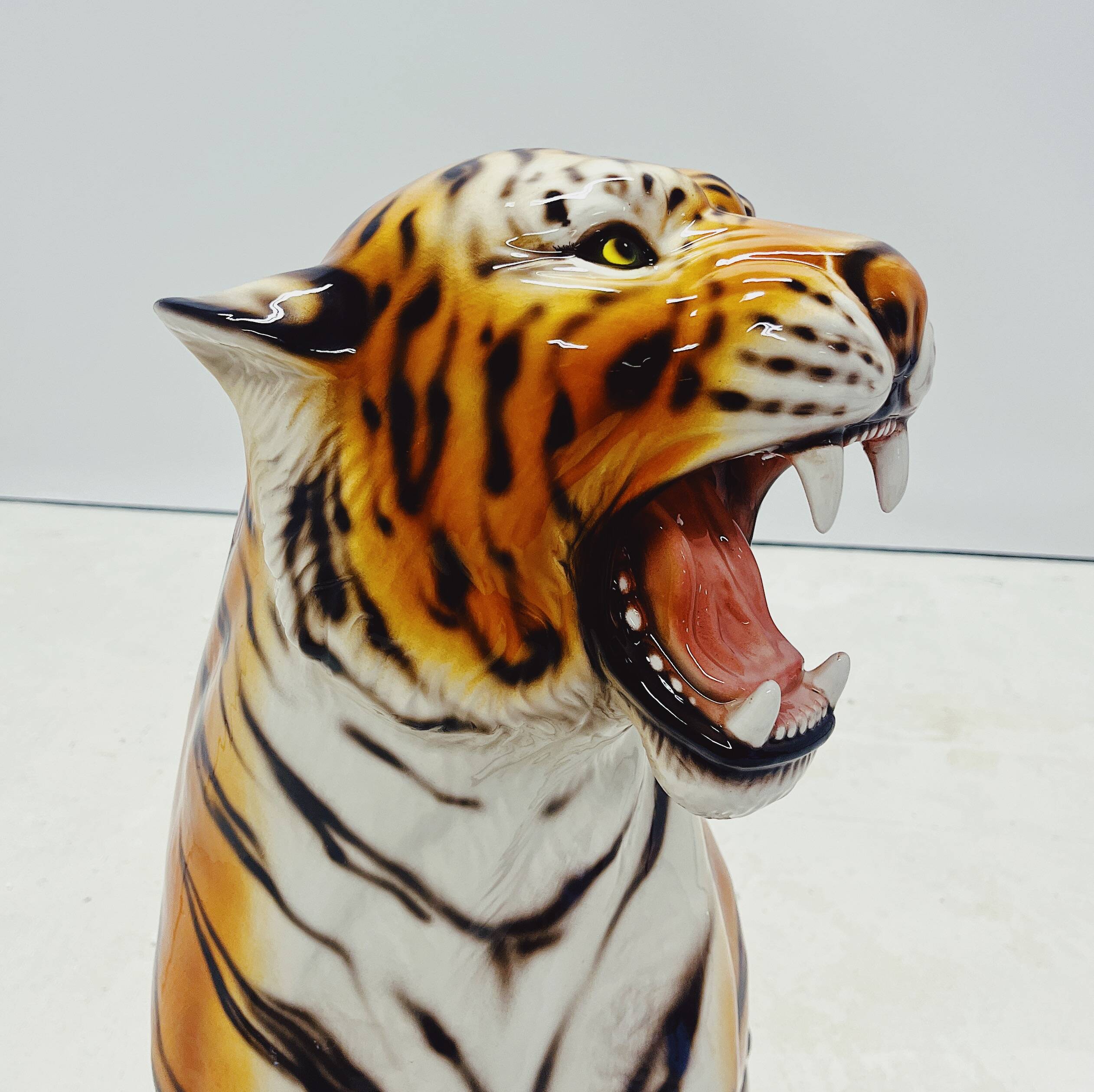 Statue de tigre en céramique