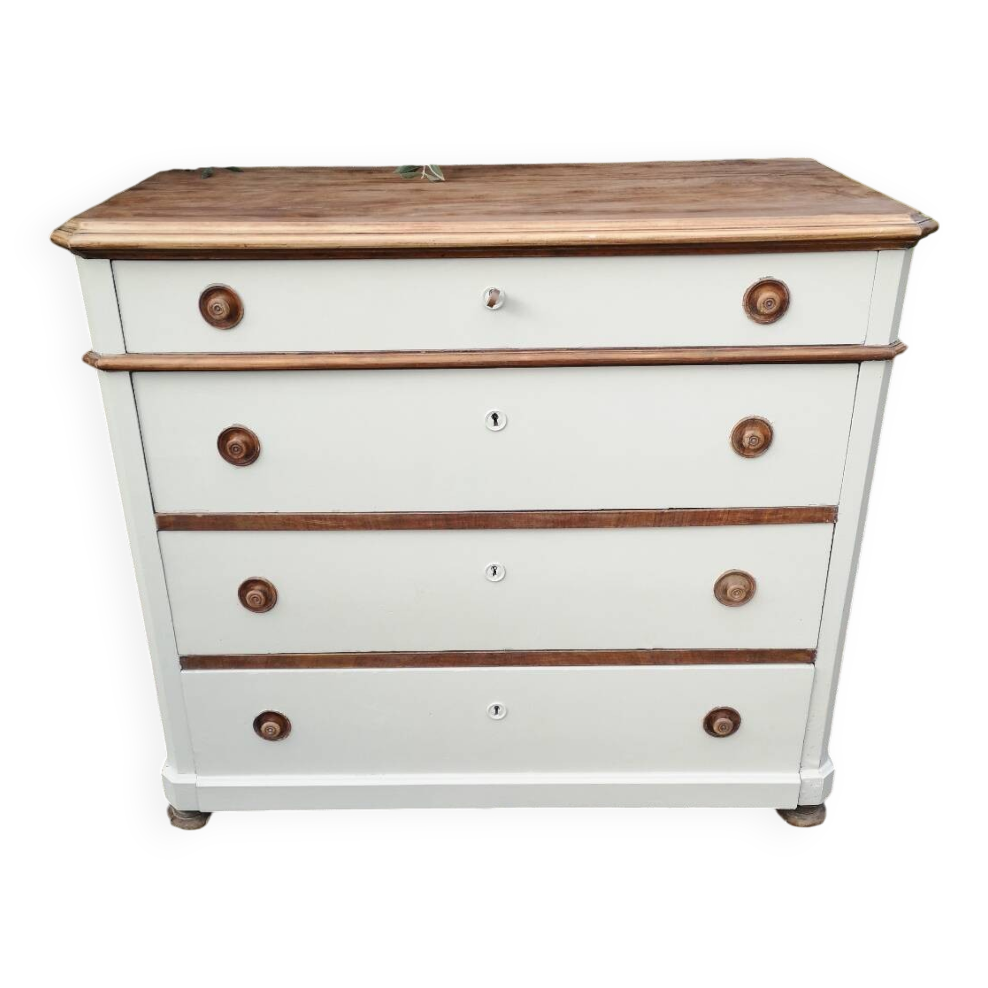 Oak chest of drawers