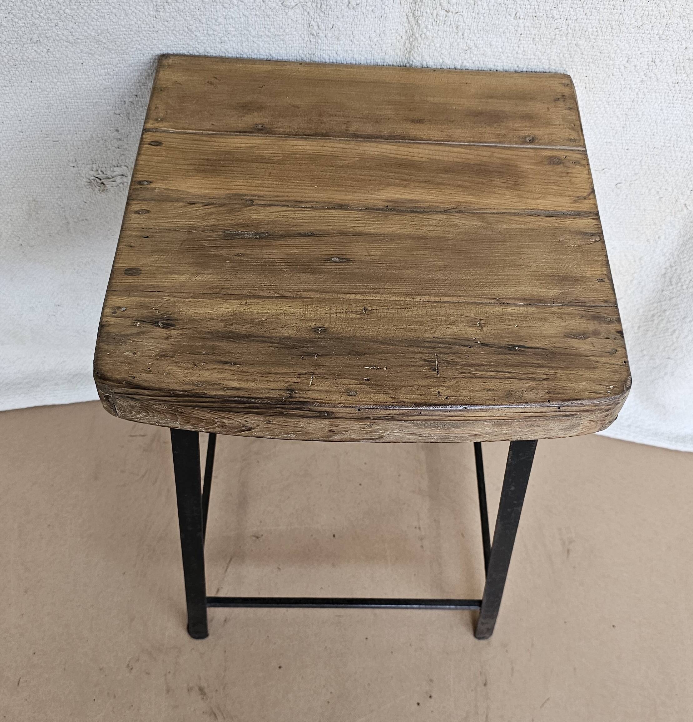 Old workshop stool in wood + wrought iron