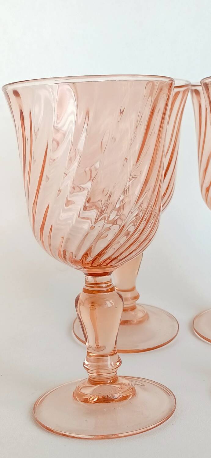Pink rosé wine glasses