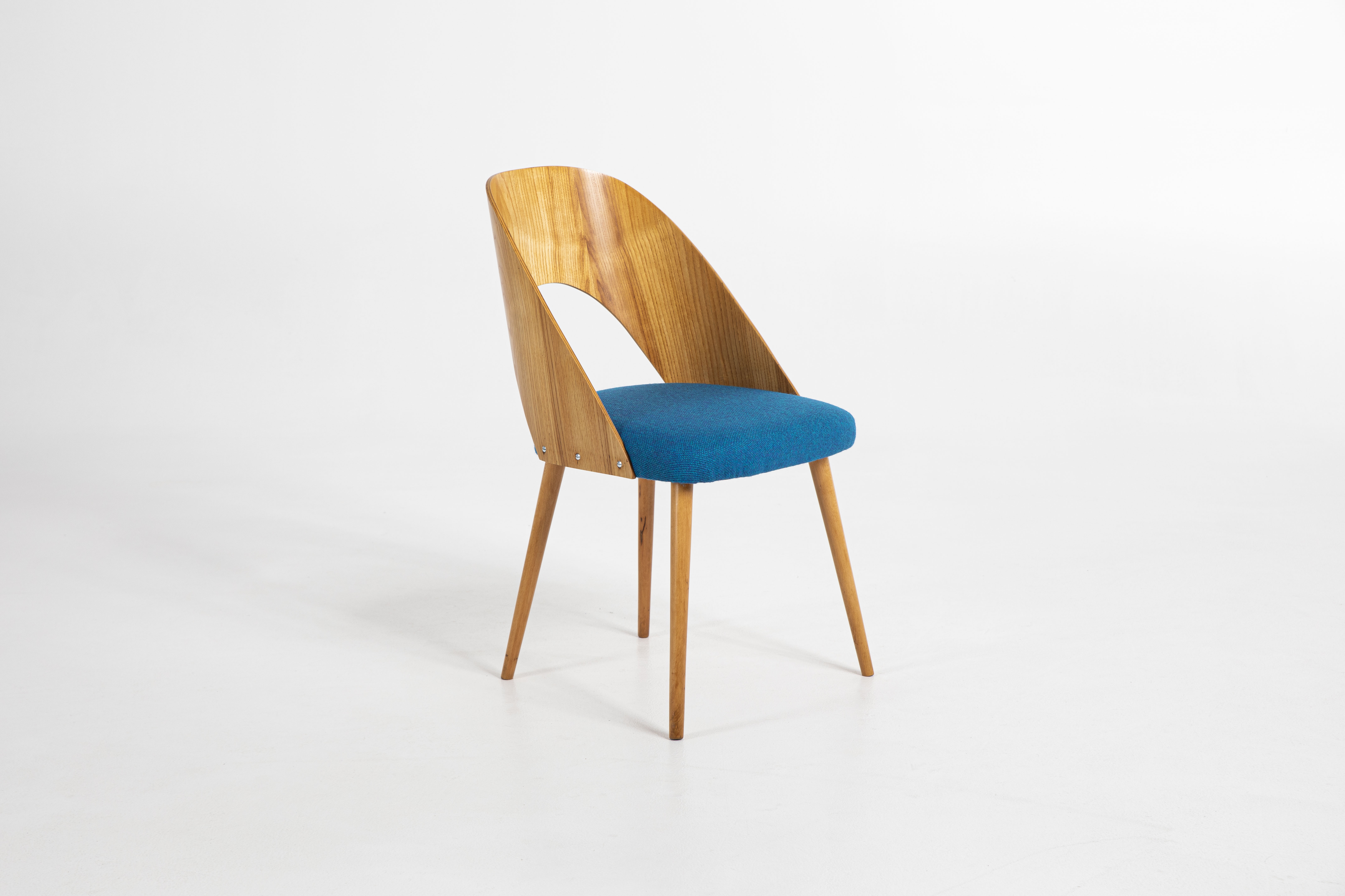 Pair of restored chairs by Antonin Suman, ONV Pisek, 1960s