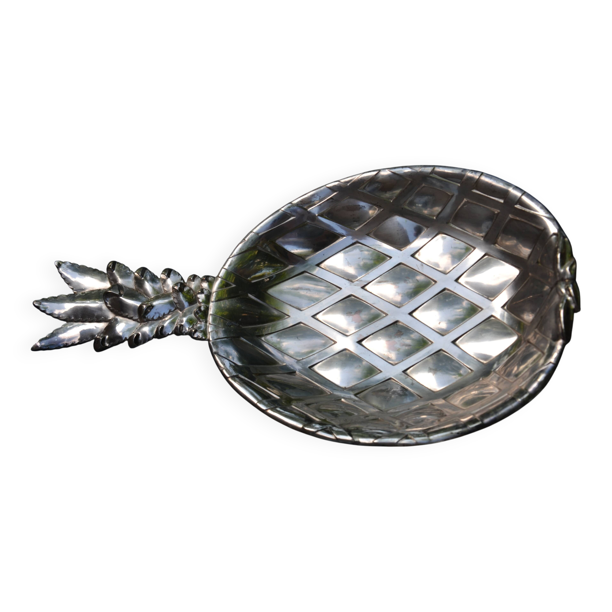 Silver-plated pineapple pocket emptier