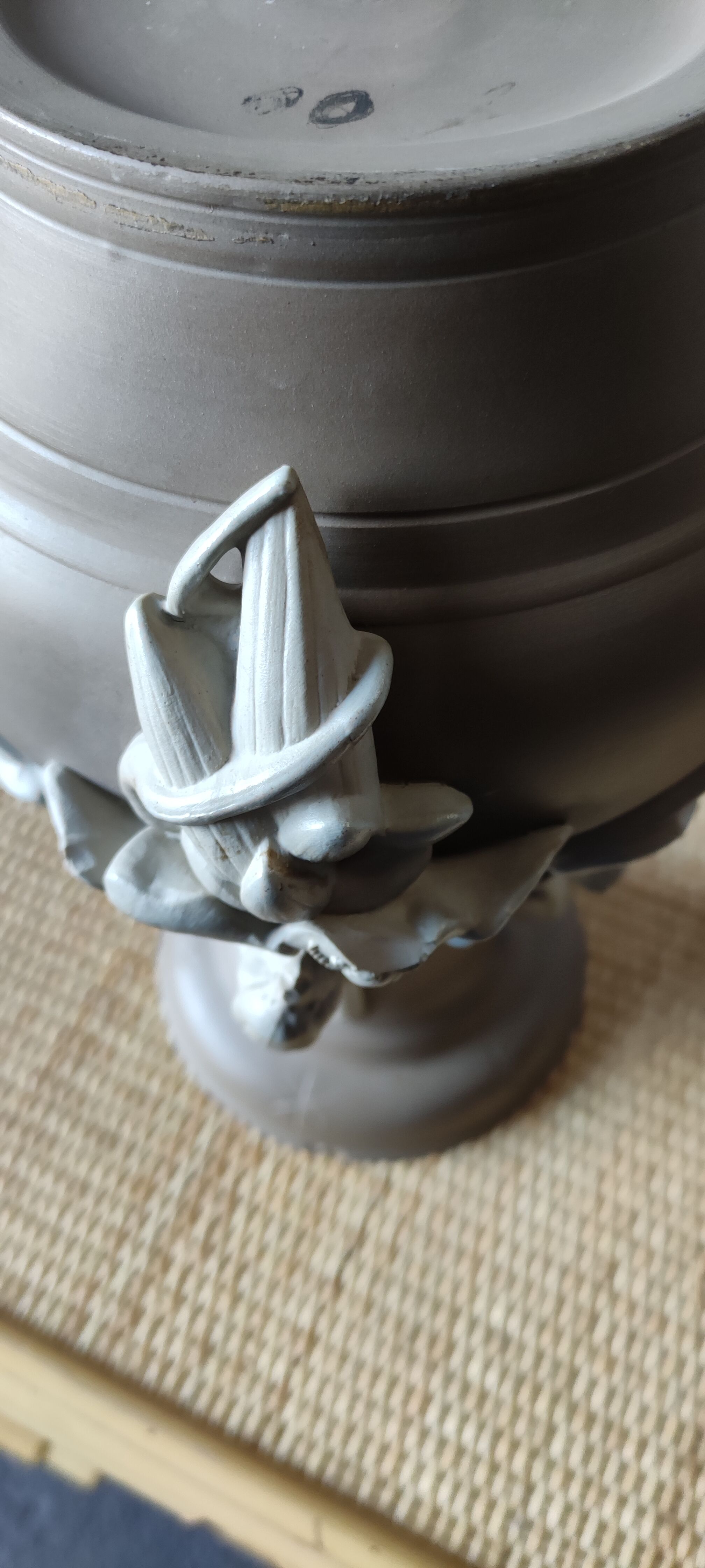 Vase barbotine décor art nouveau