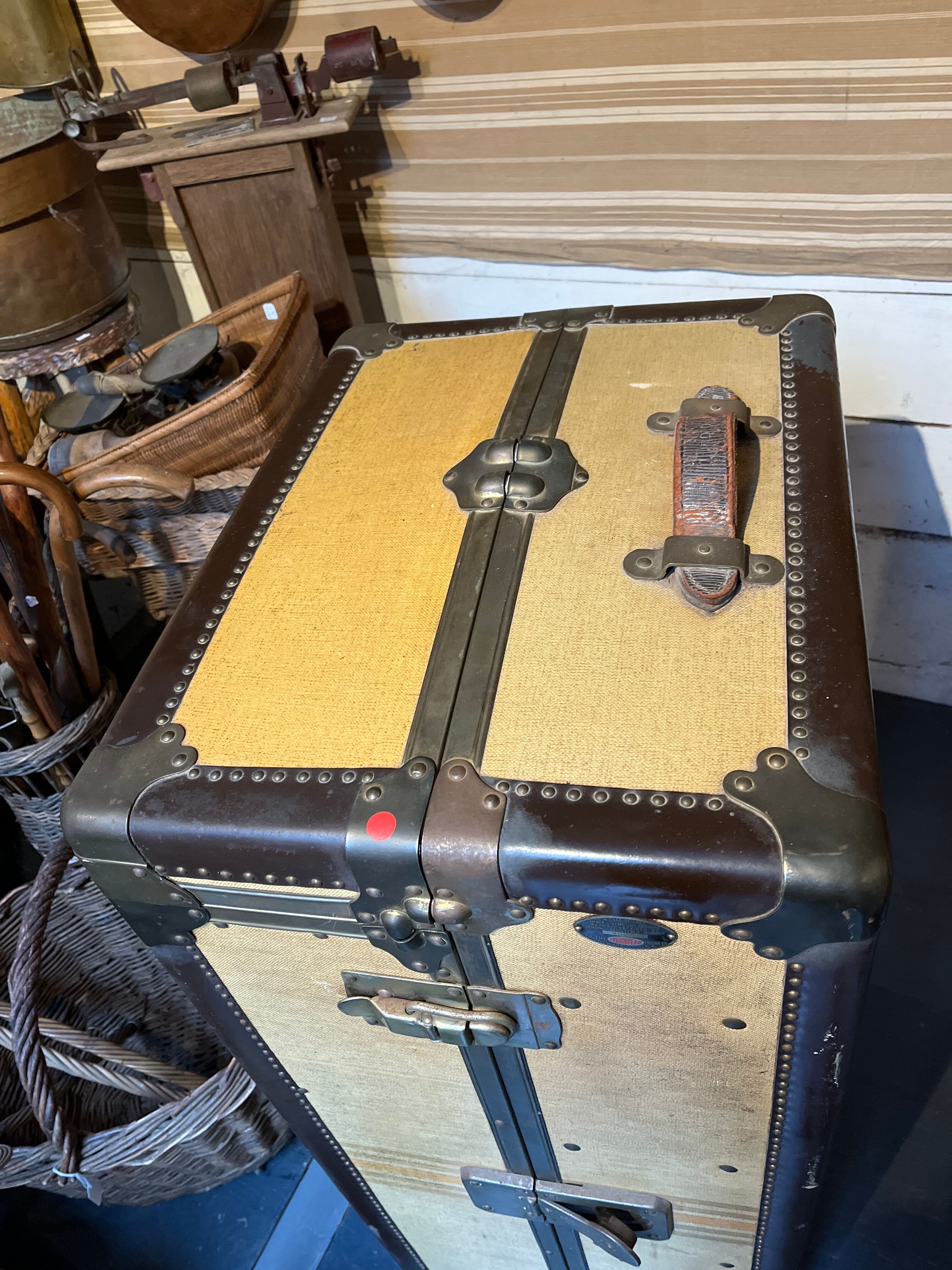 Trunk cabin bitter everwear trunk