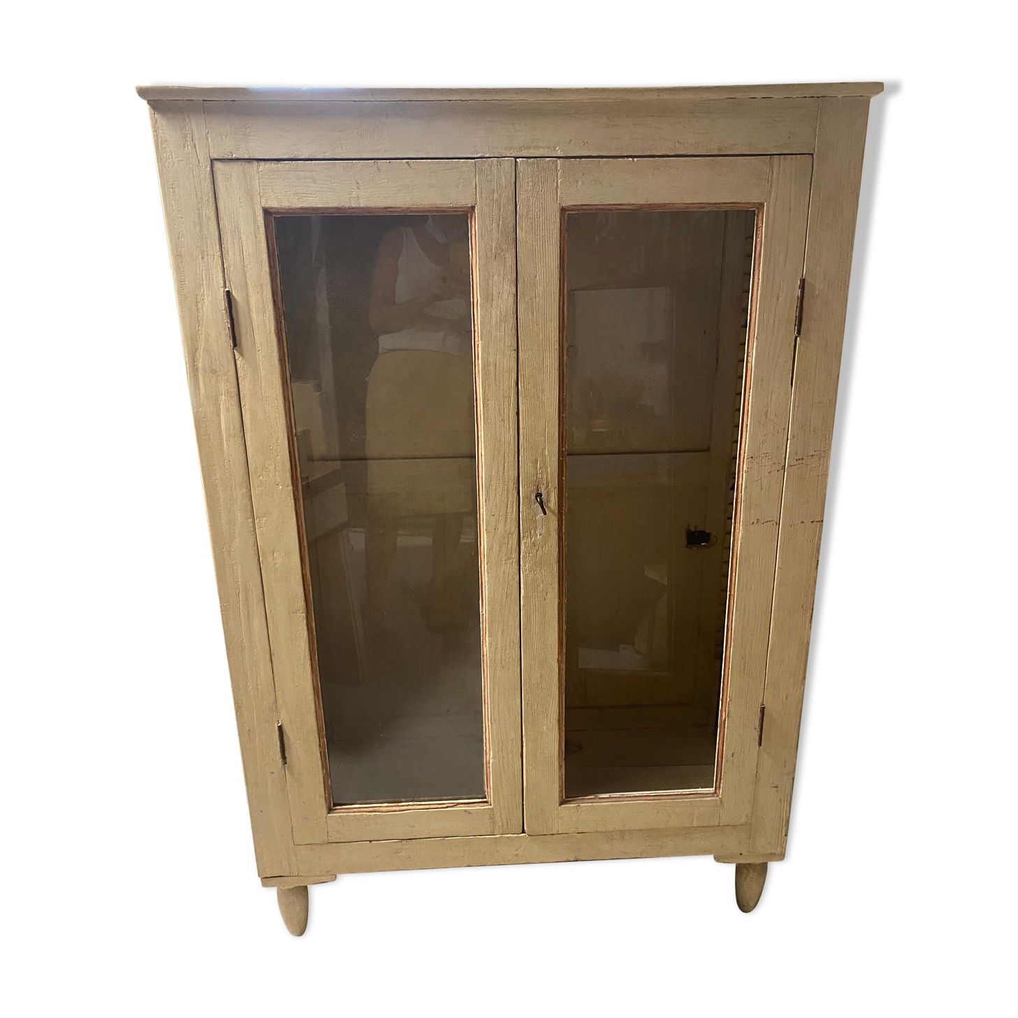 Cream patinated glass cabinet