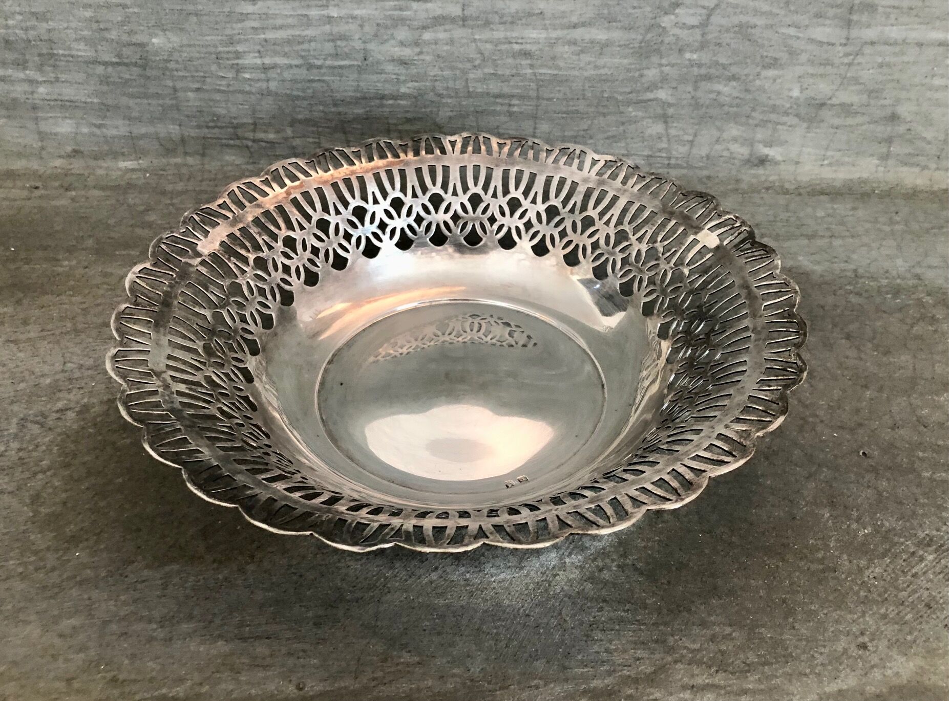 Round bread basket, silver metal
