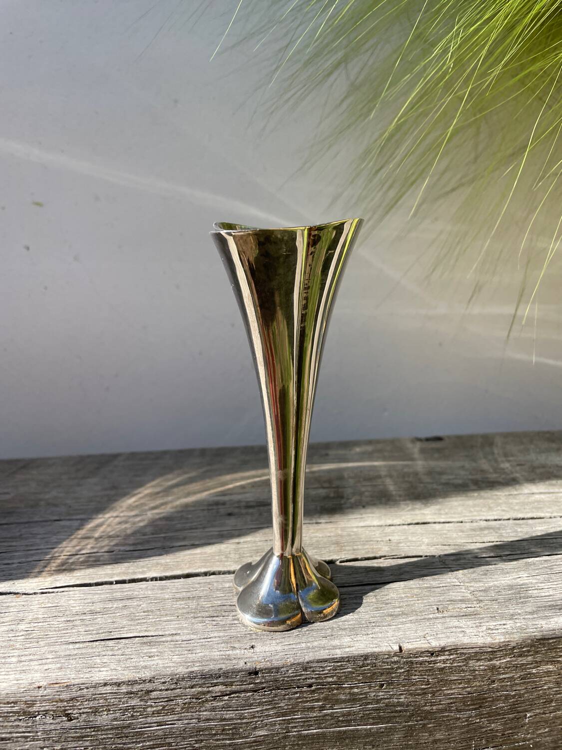 Petit vase art nouveau  en métal argenté
