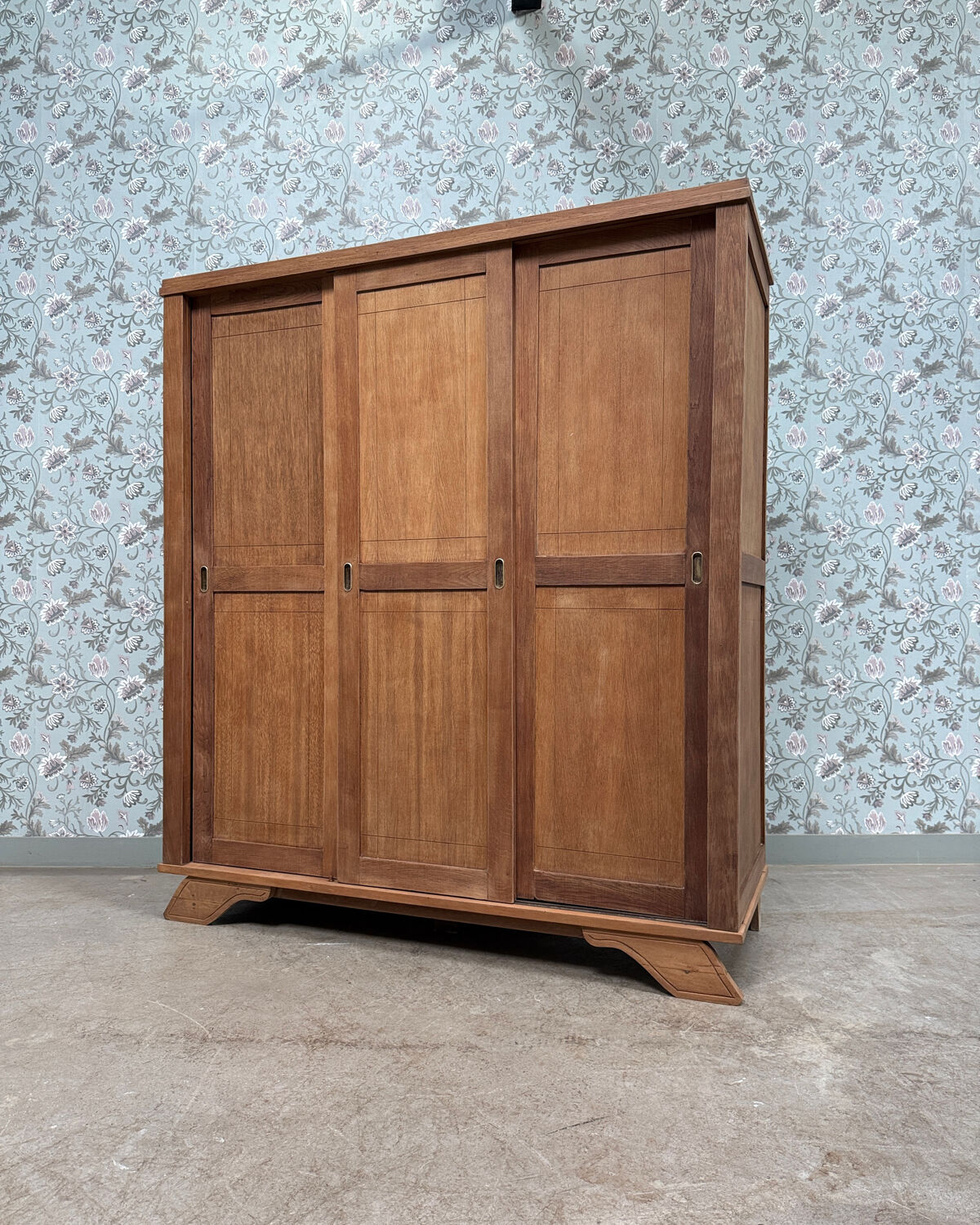 Parisian wardrobe with sliding doors (renovated)