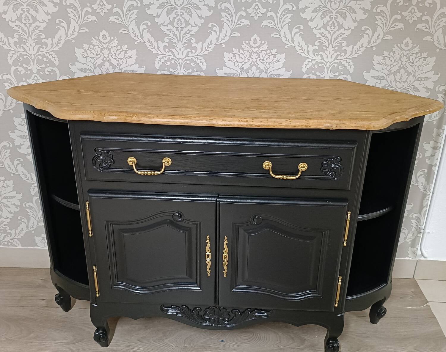 Buffet / TV cabinet in Louis XV style