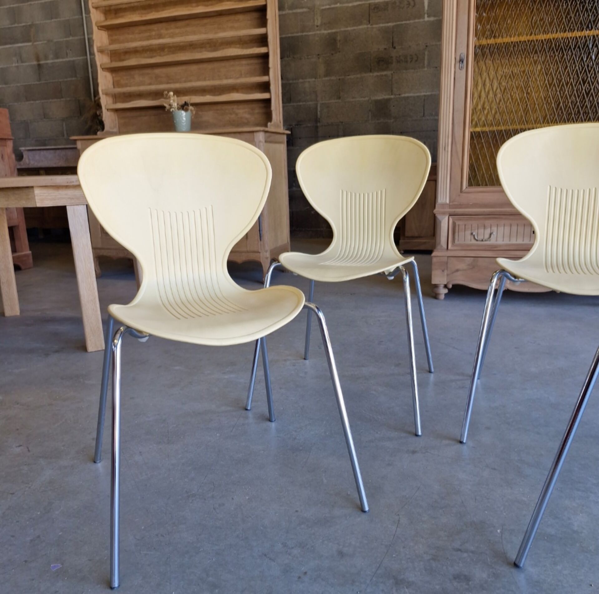 Lot de 4 chaises design vintage – crème & chrome