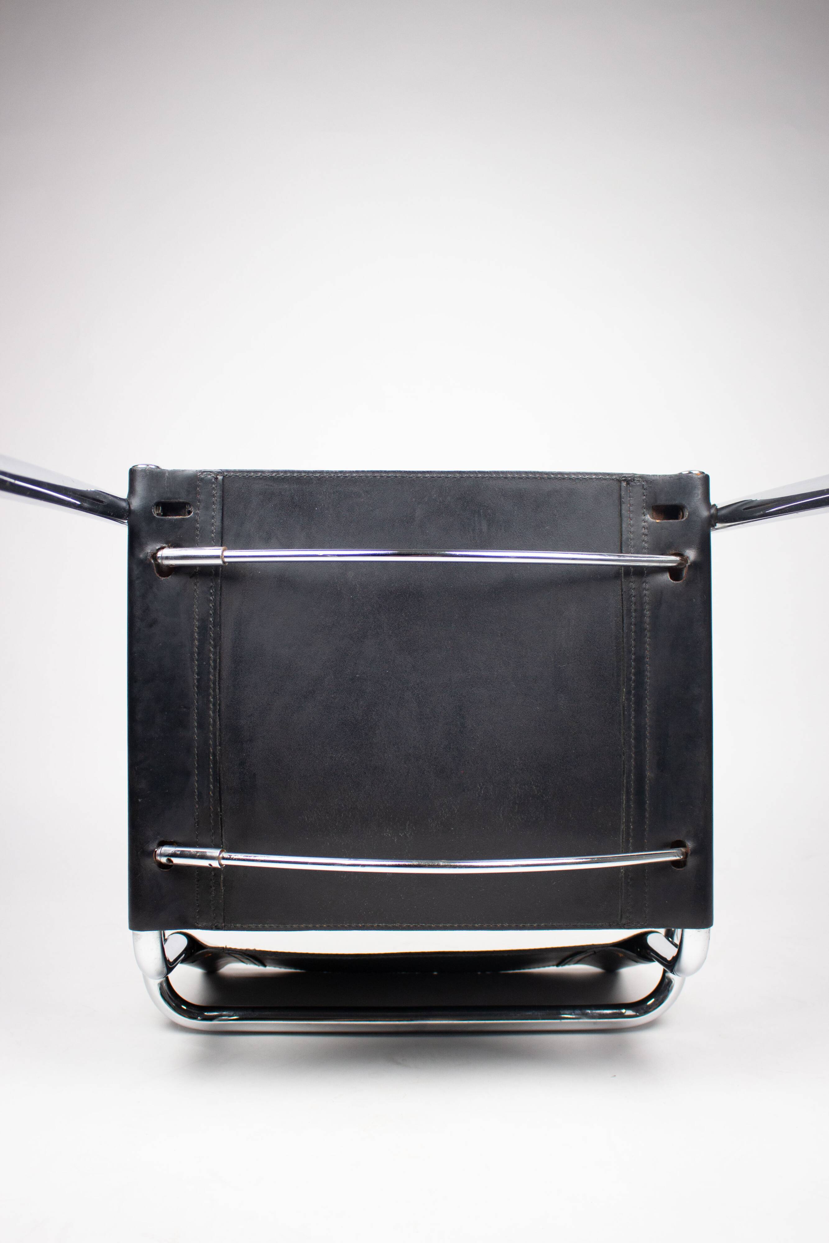 Pair of Matteo Grassi MG5 chairs in black leather and chrome