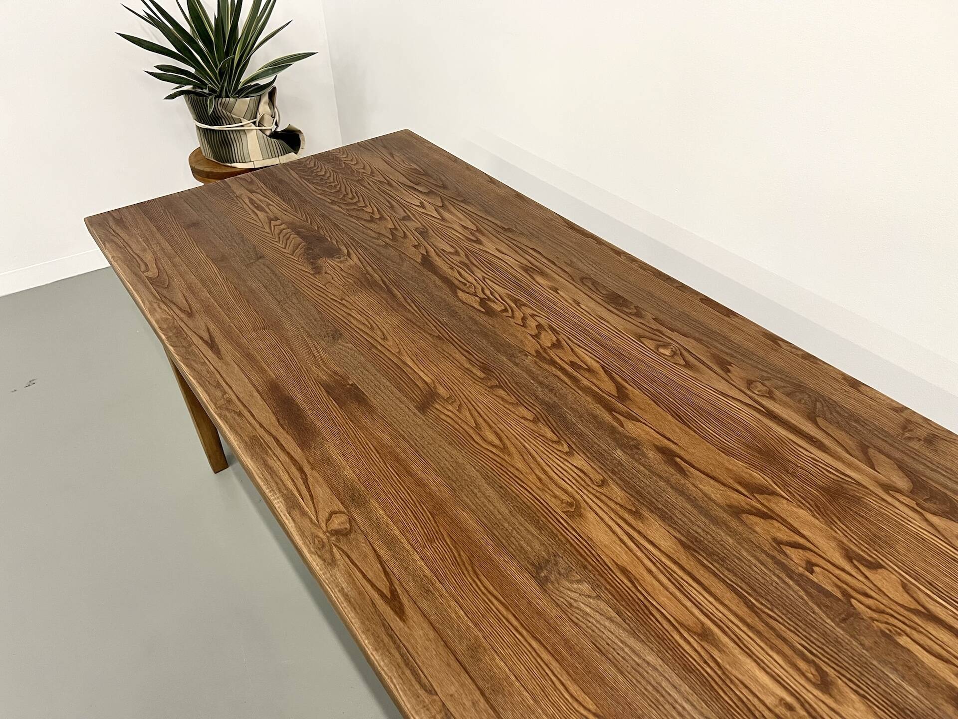 Farmhouse table with spindle legs in solid beech and ash