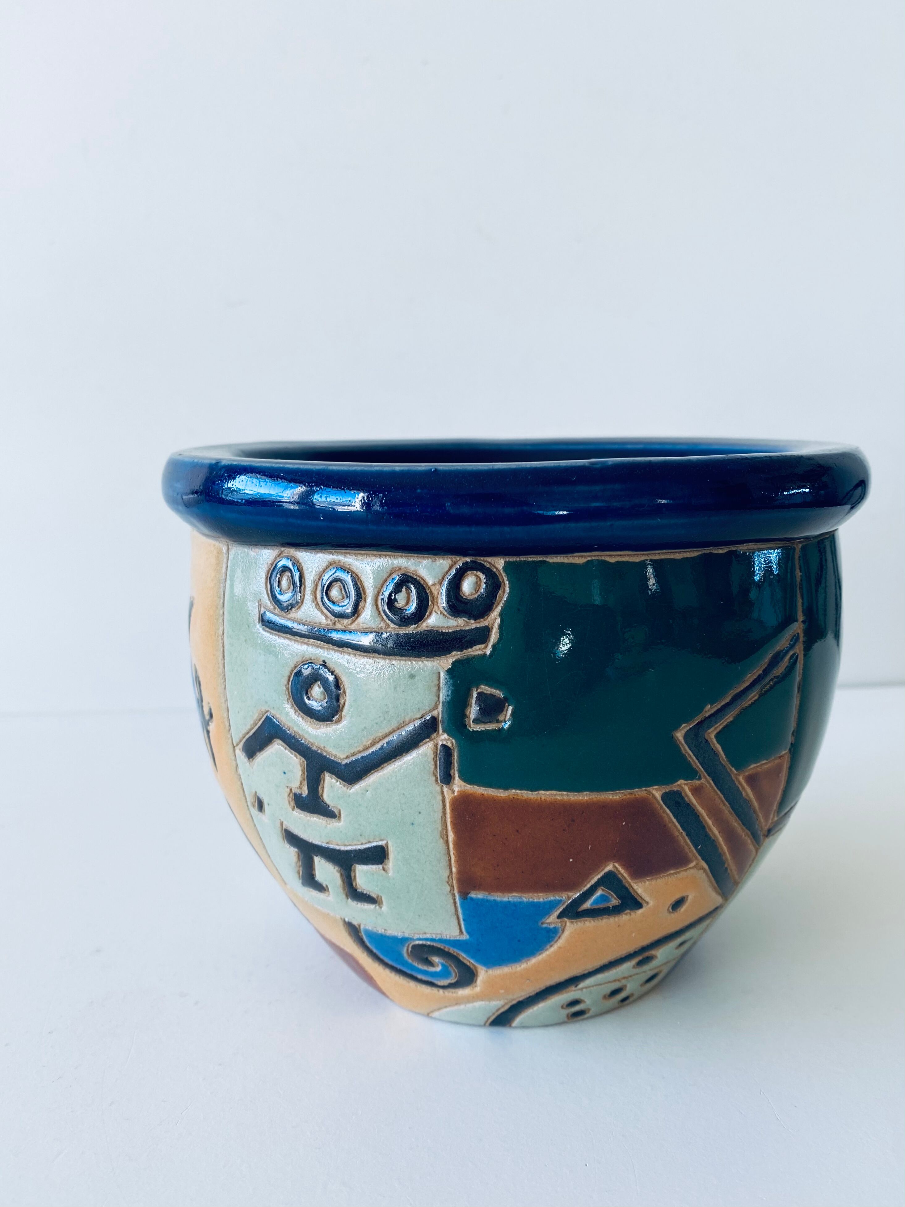 Hide ethnic pot in earth