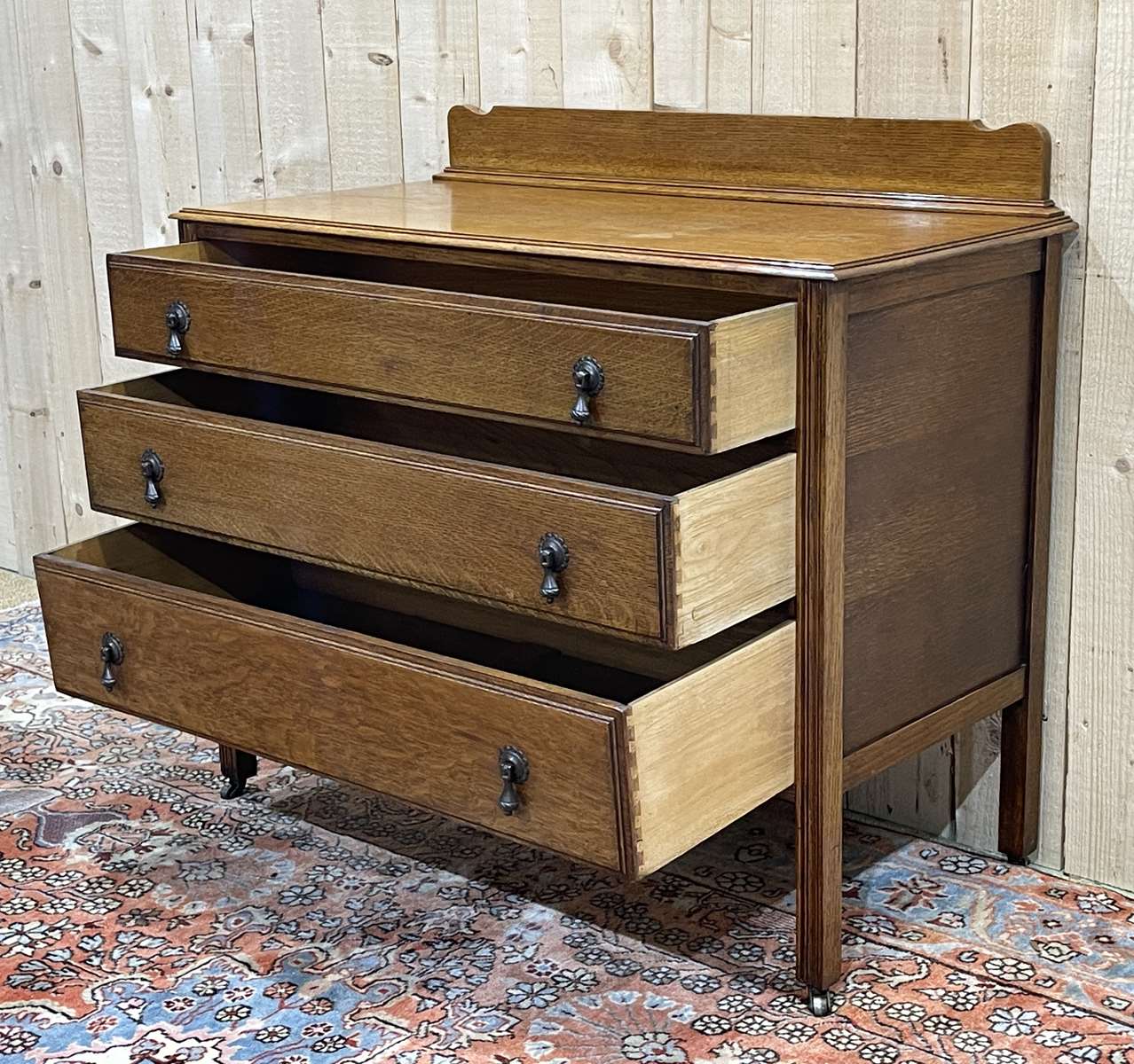 Commode anglaise en chêne des années 1930