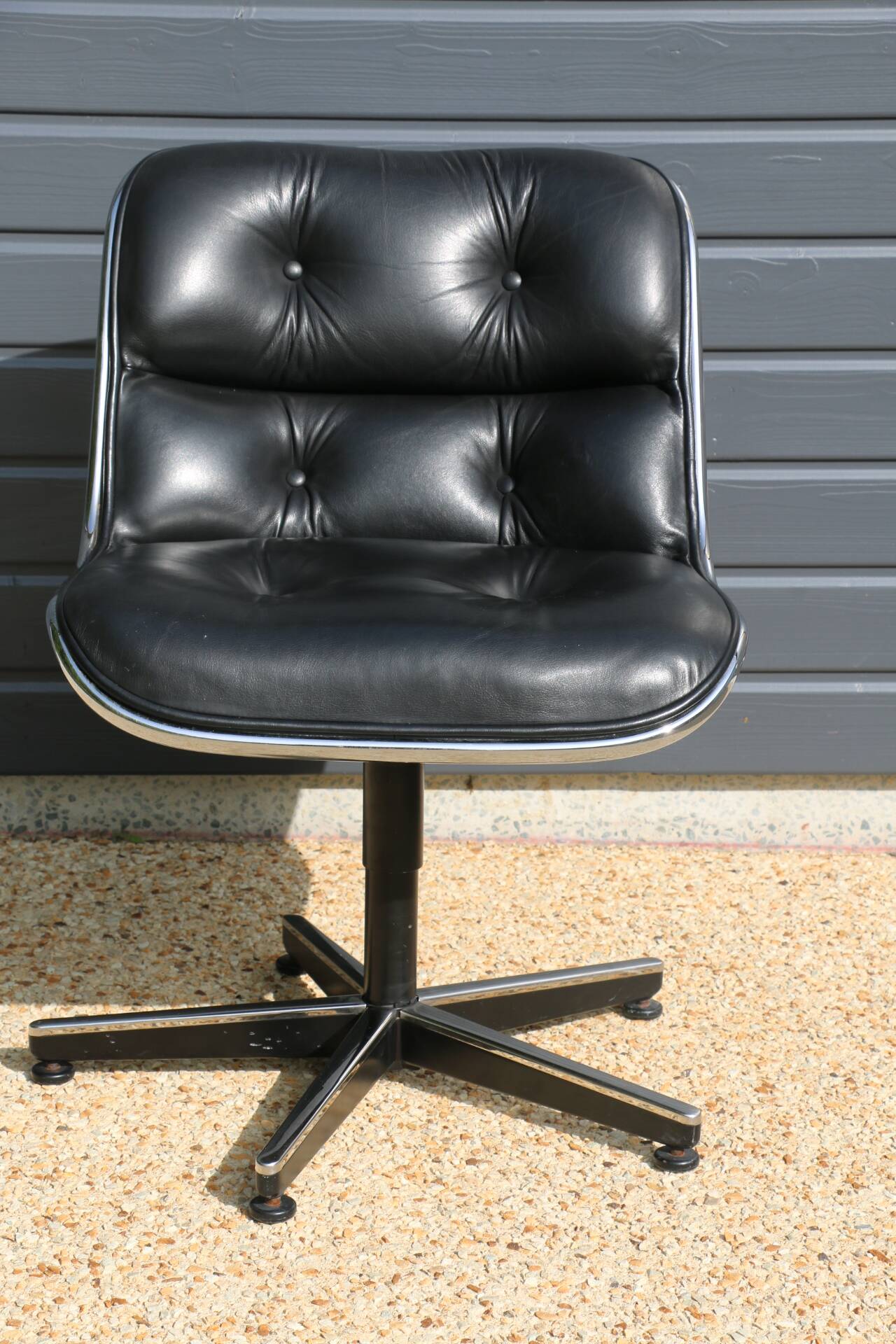Pollock leather chair