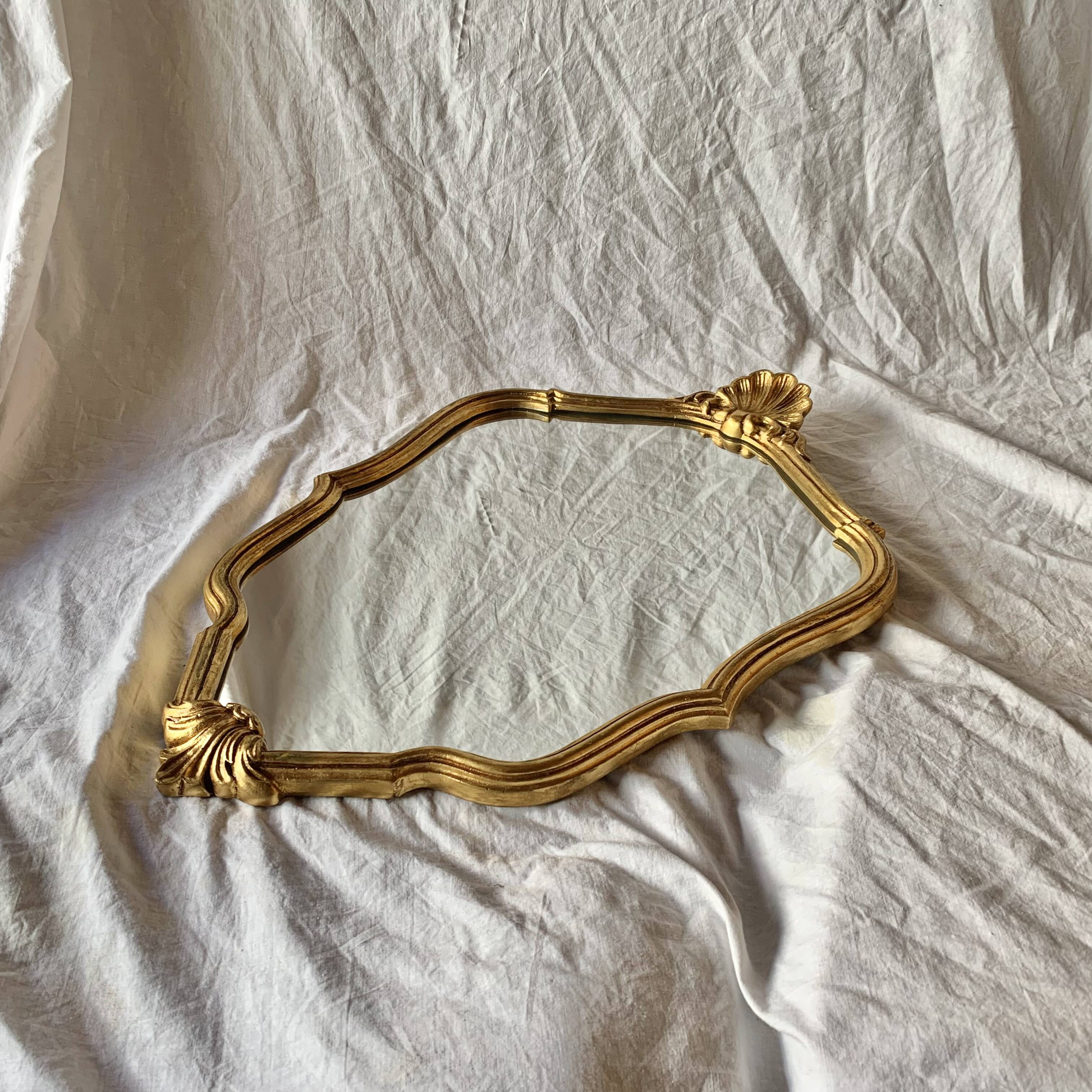 Antique wall mirror in golden resin - 43 x 66 cm