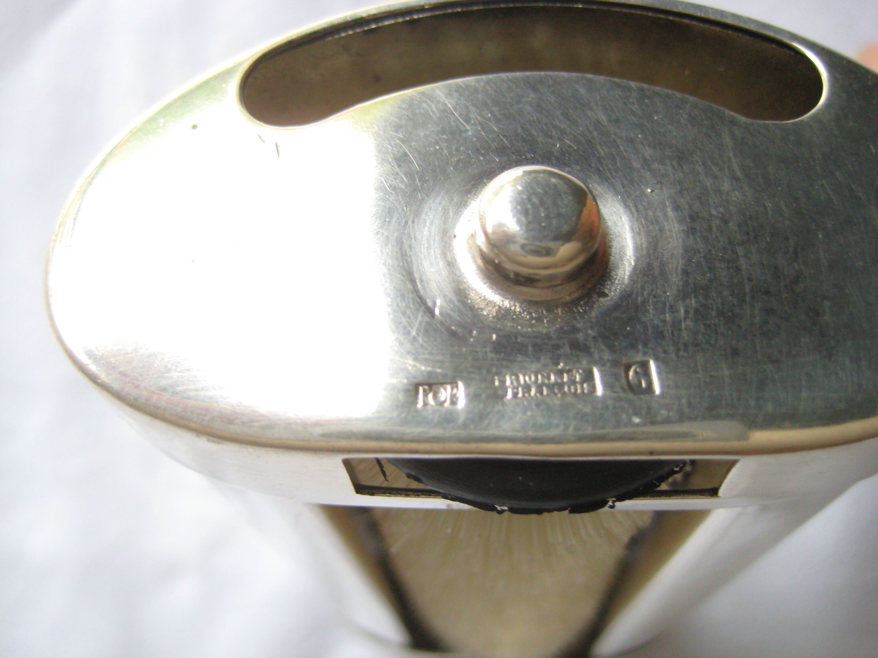 Picks up christofle crumbs