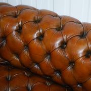 Victorian Chesterfield canapé from 1890 in restored leather, stamped Cornelius V. Smith.
