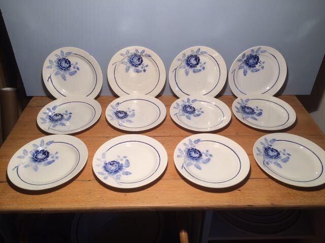 Suite of 12 plates dessert St Amand