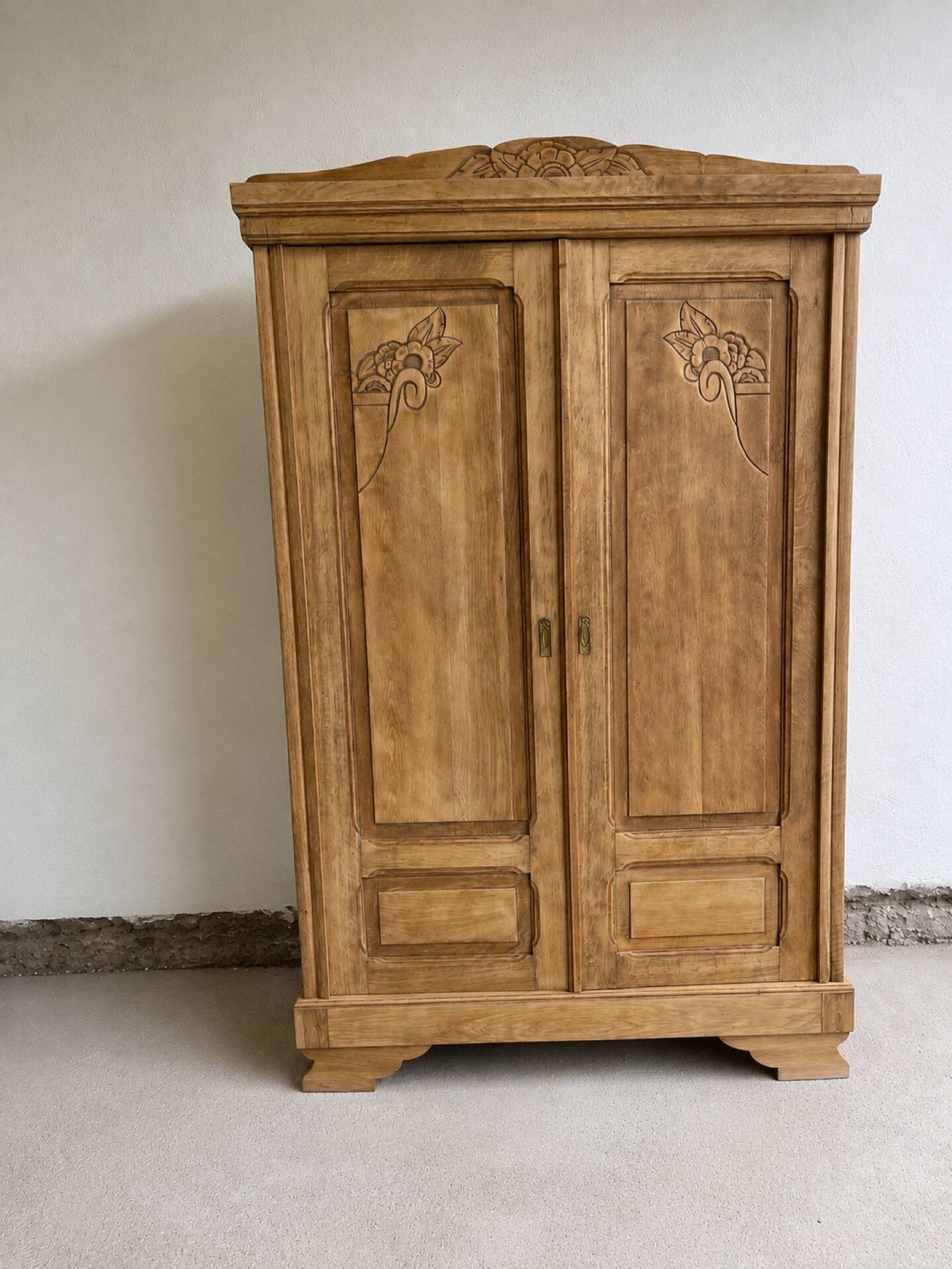 Art Deco wardrobe in raw oak wood