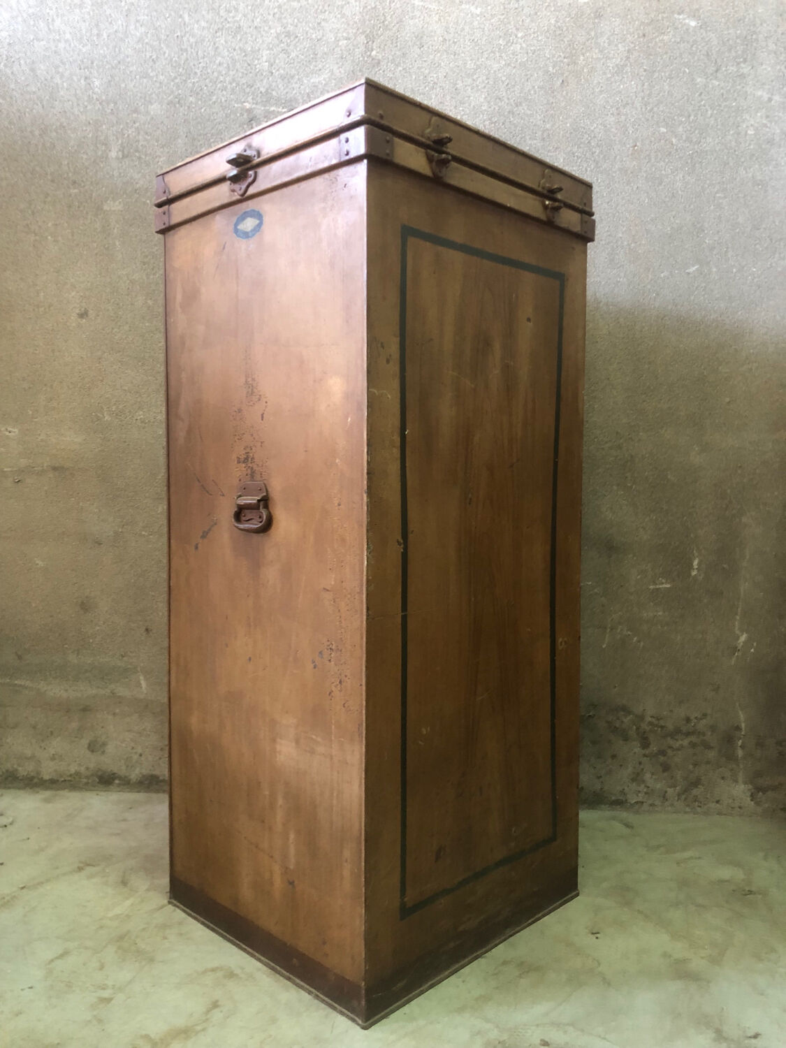 Metal marine wardrobe